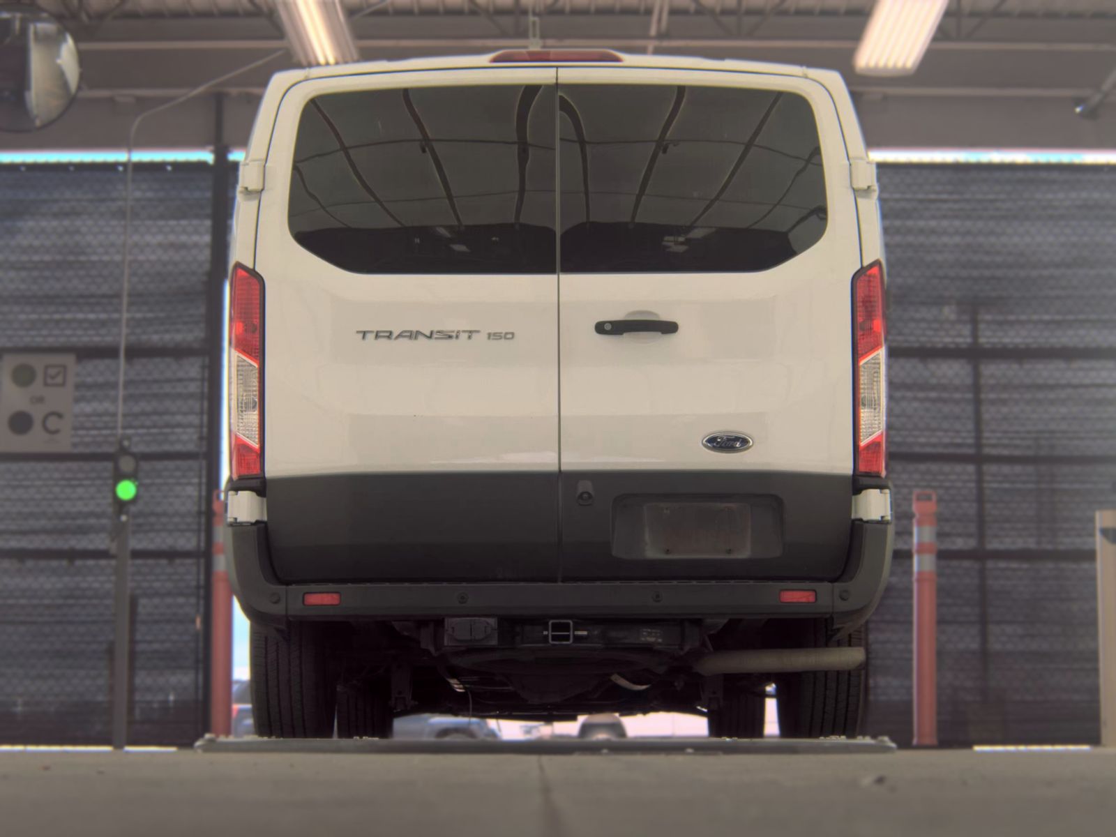 FORD TRANSIT 150 - 8