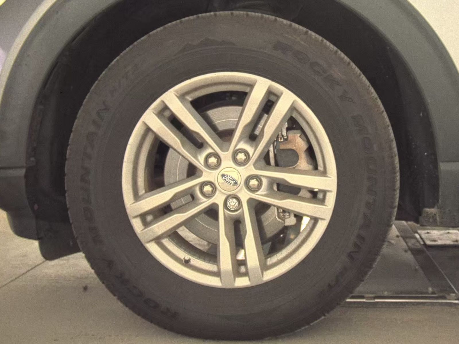 FORD EXPLORER - 10