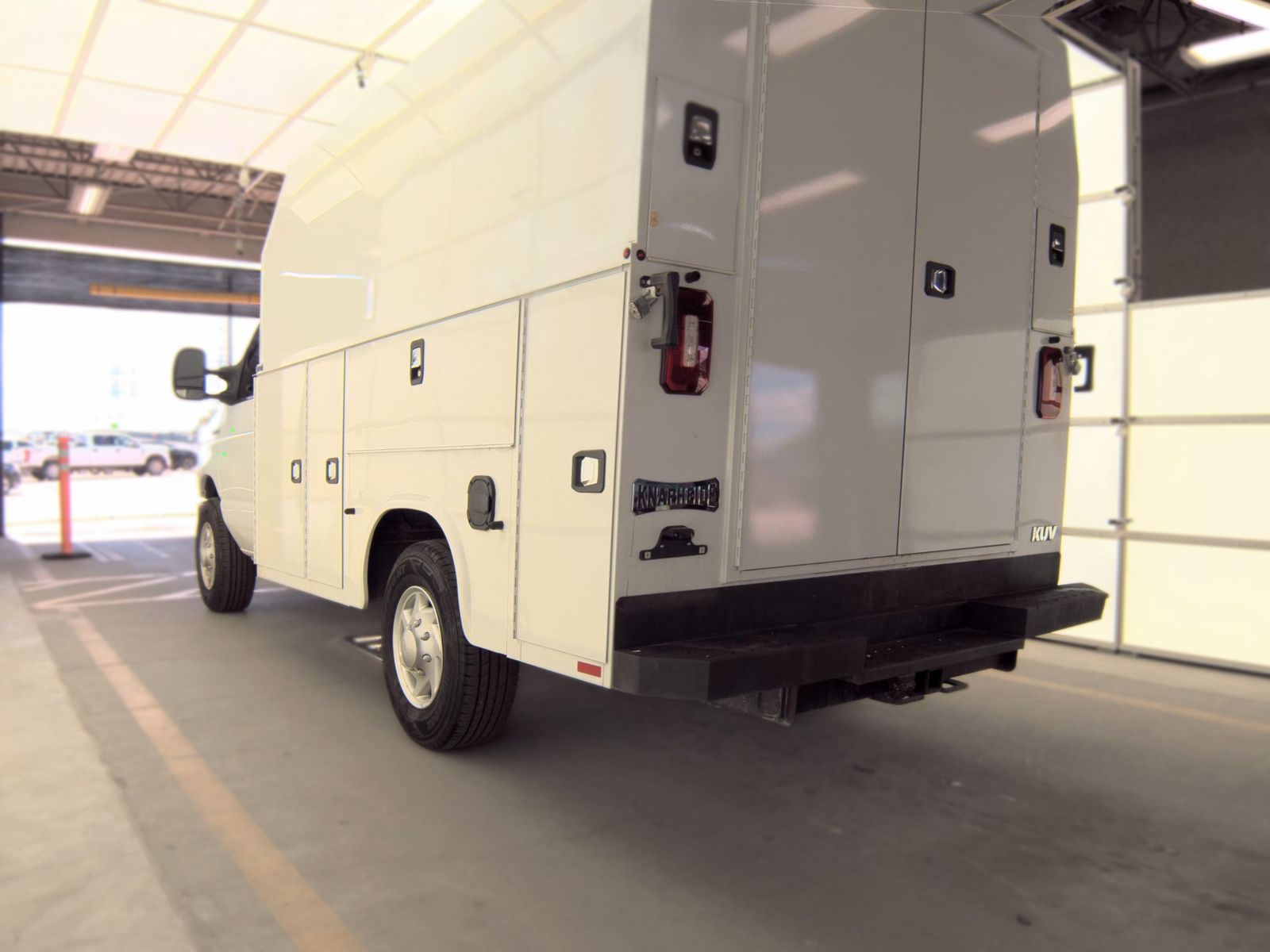 FORD E-350 - 9