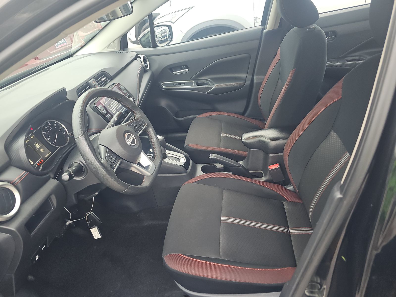 NISSAN VERSA - 8