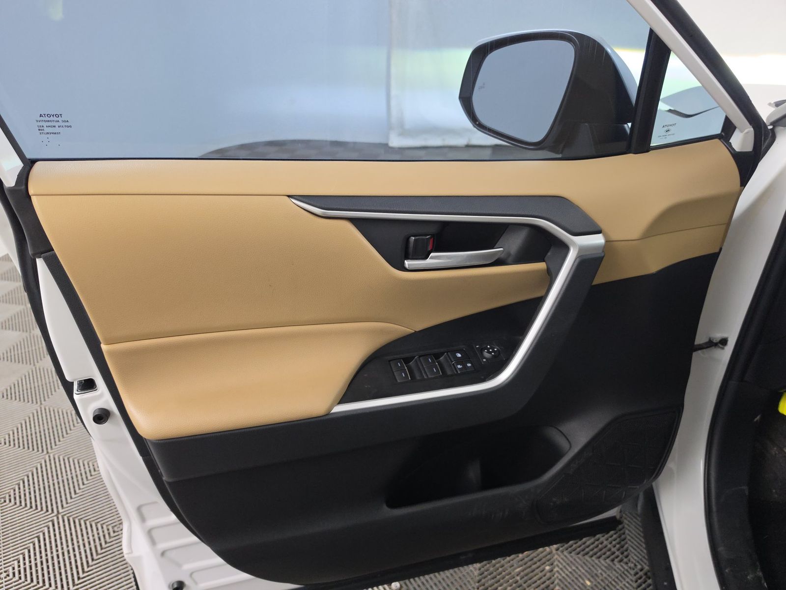 2025 Toyota RAV4 XLE Premium FWD