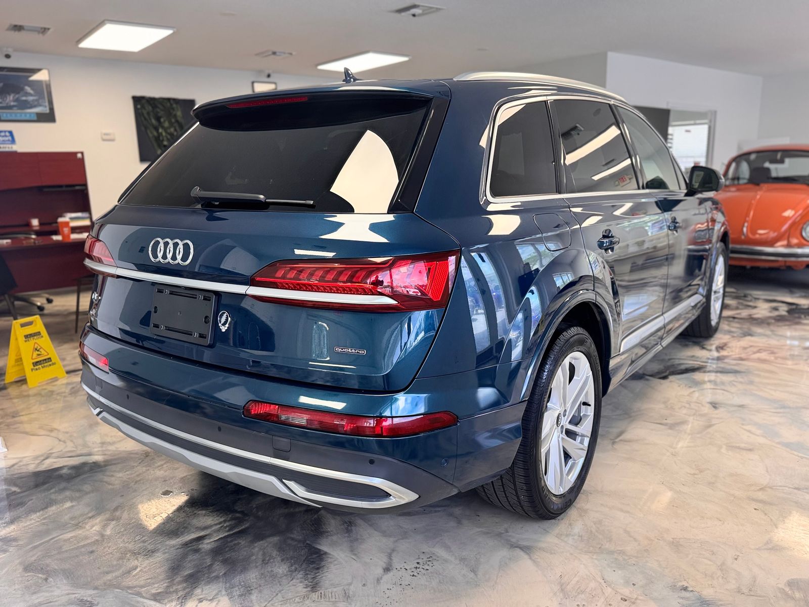 Vehicle Image 8