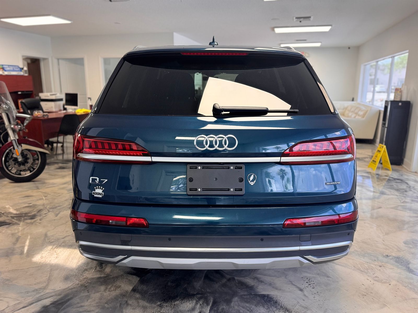 Vehicle Image 9