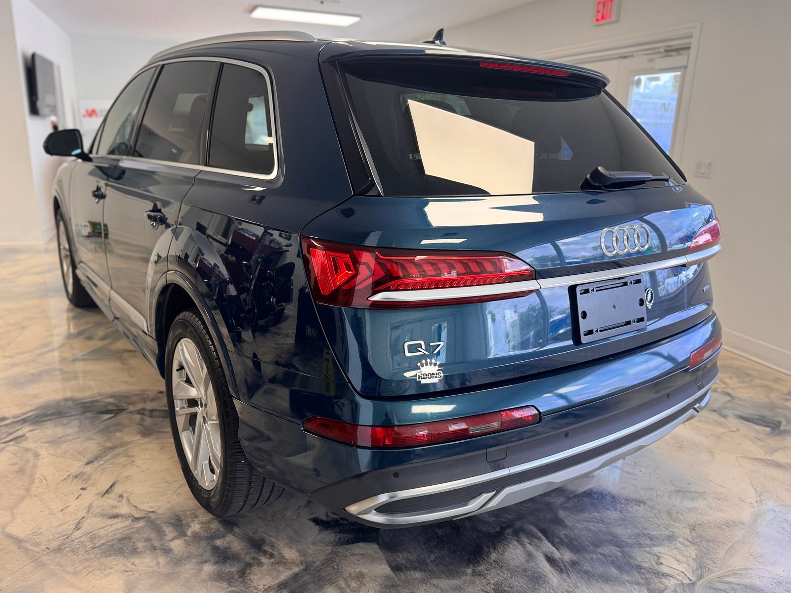 Vehicle Image 11