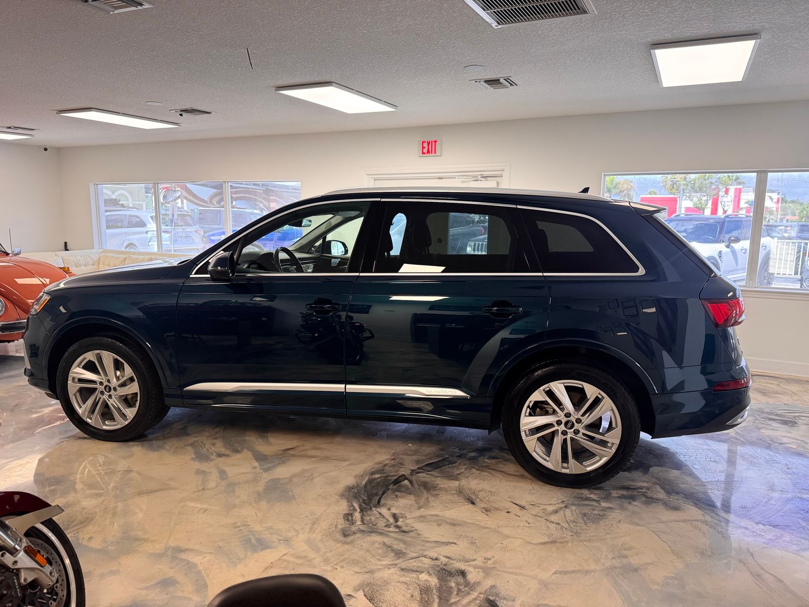 Vehicle Image 12