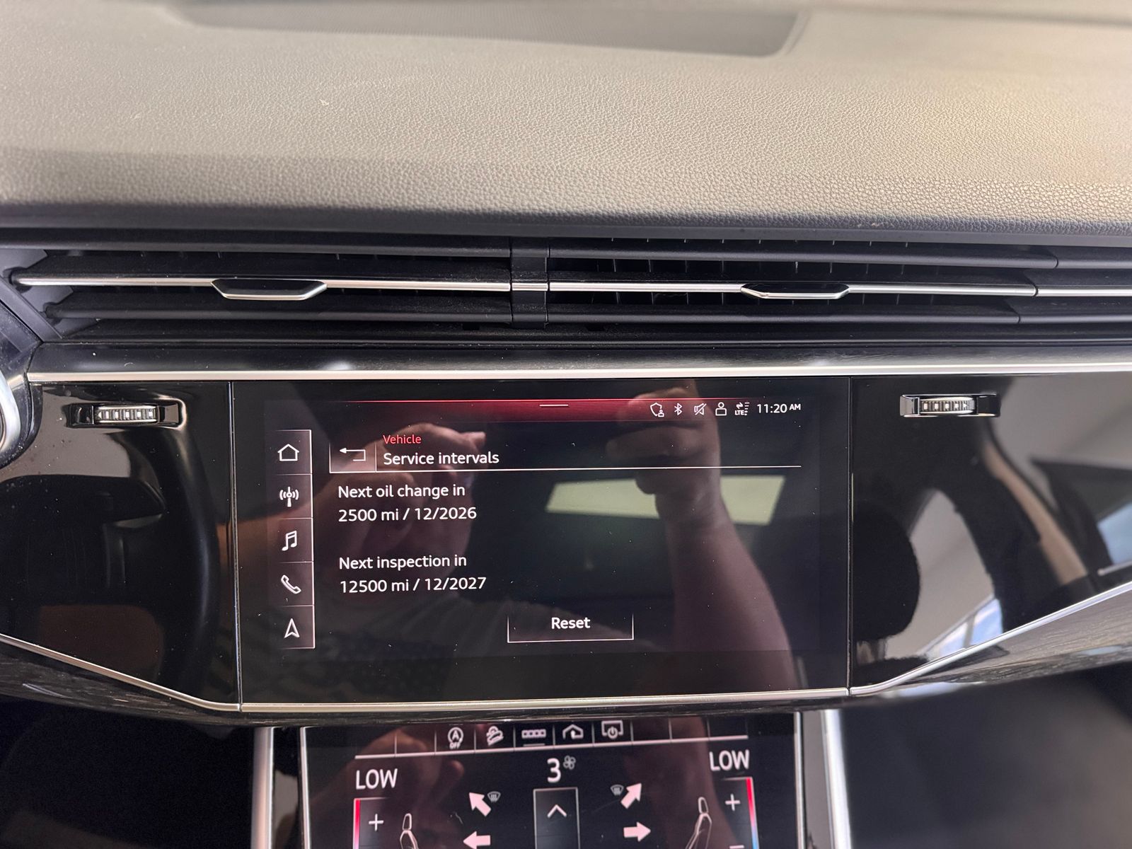 Vehicle Image 32