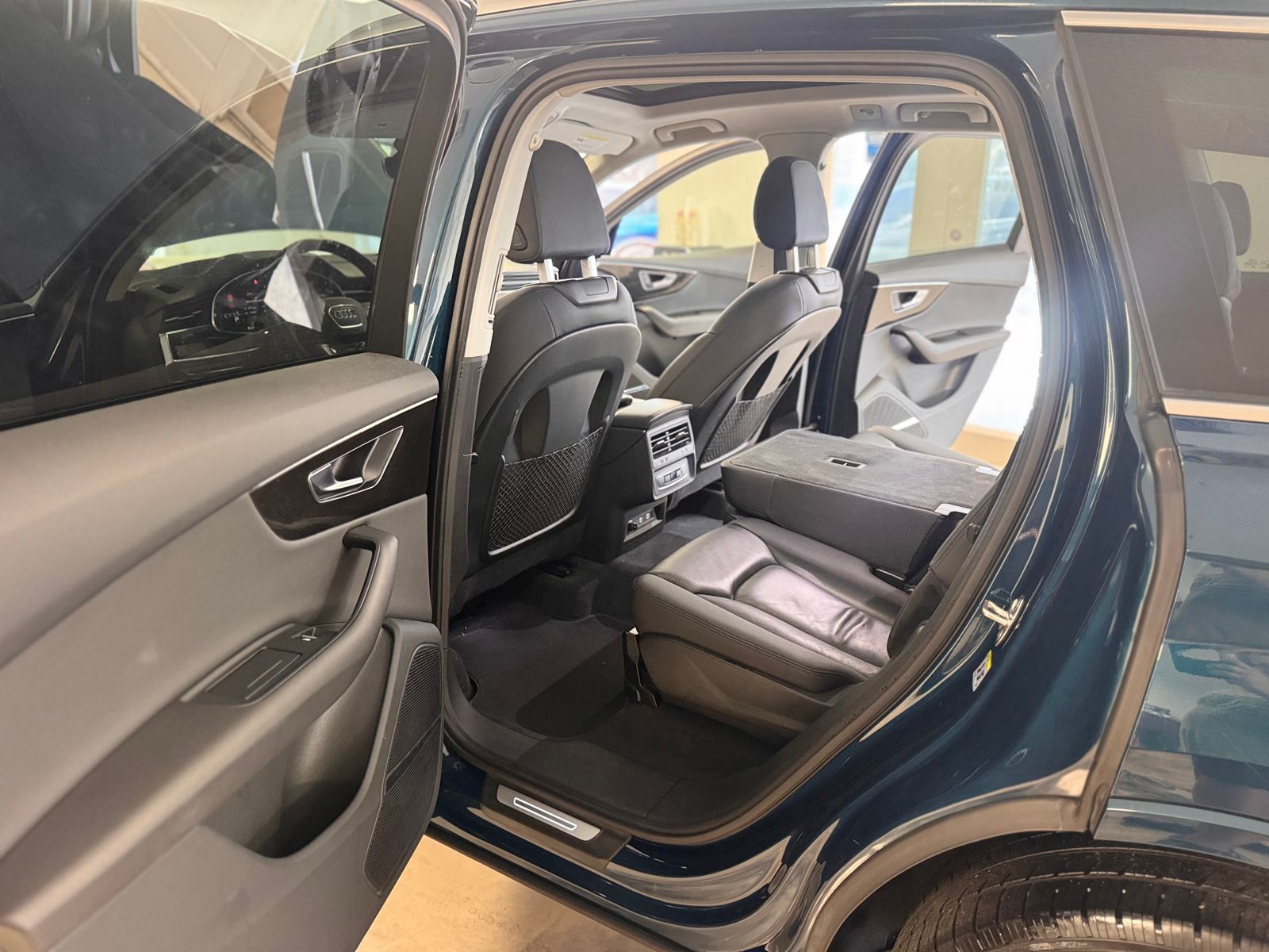 Vehicle Image 35