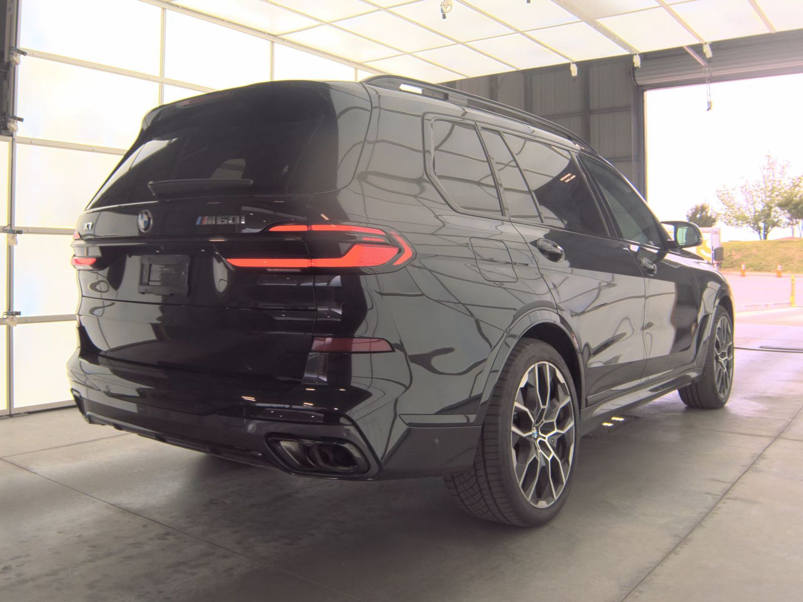 2026 BMW X7 M60i AWD