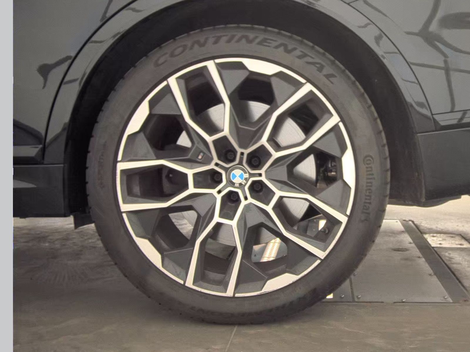 2026 BMW X7 M60i AWD