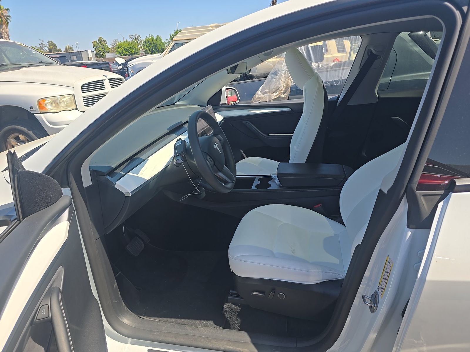 TESLA MODEL Y - 8