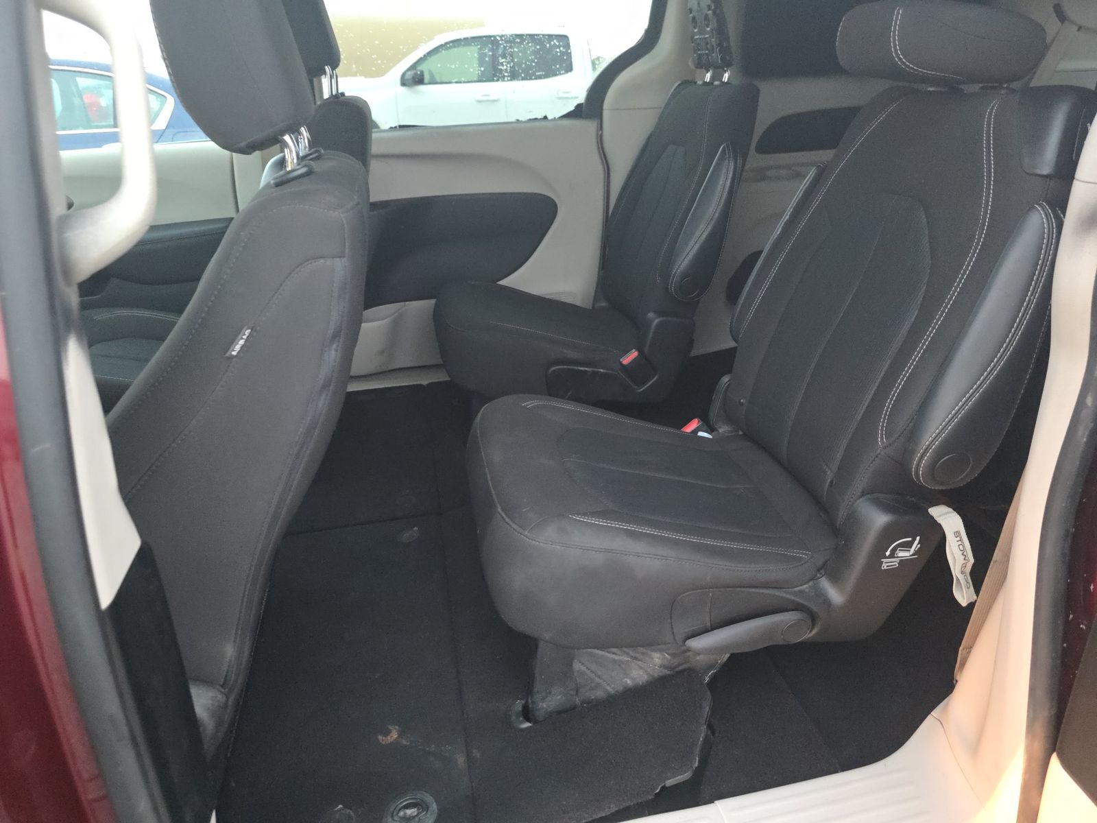 CHRYSLER VOYAGER - 8