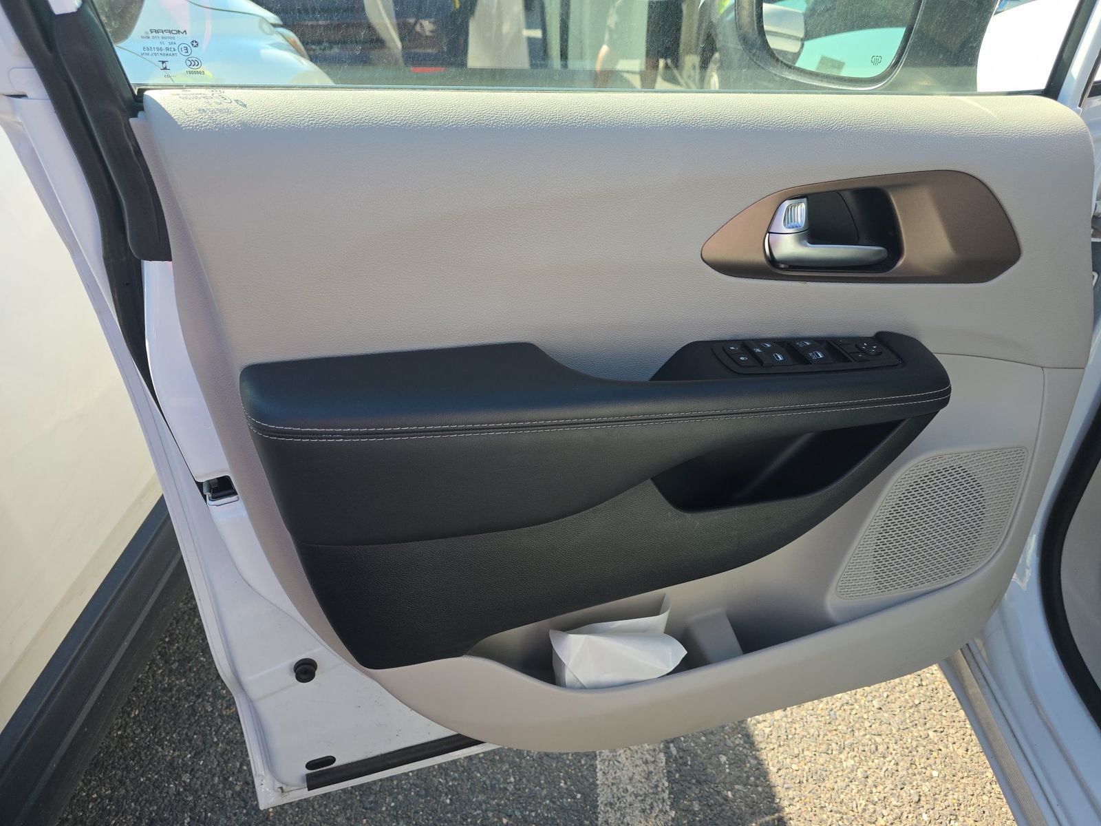 CHRYSLER VOYAGER - 10