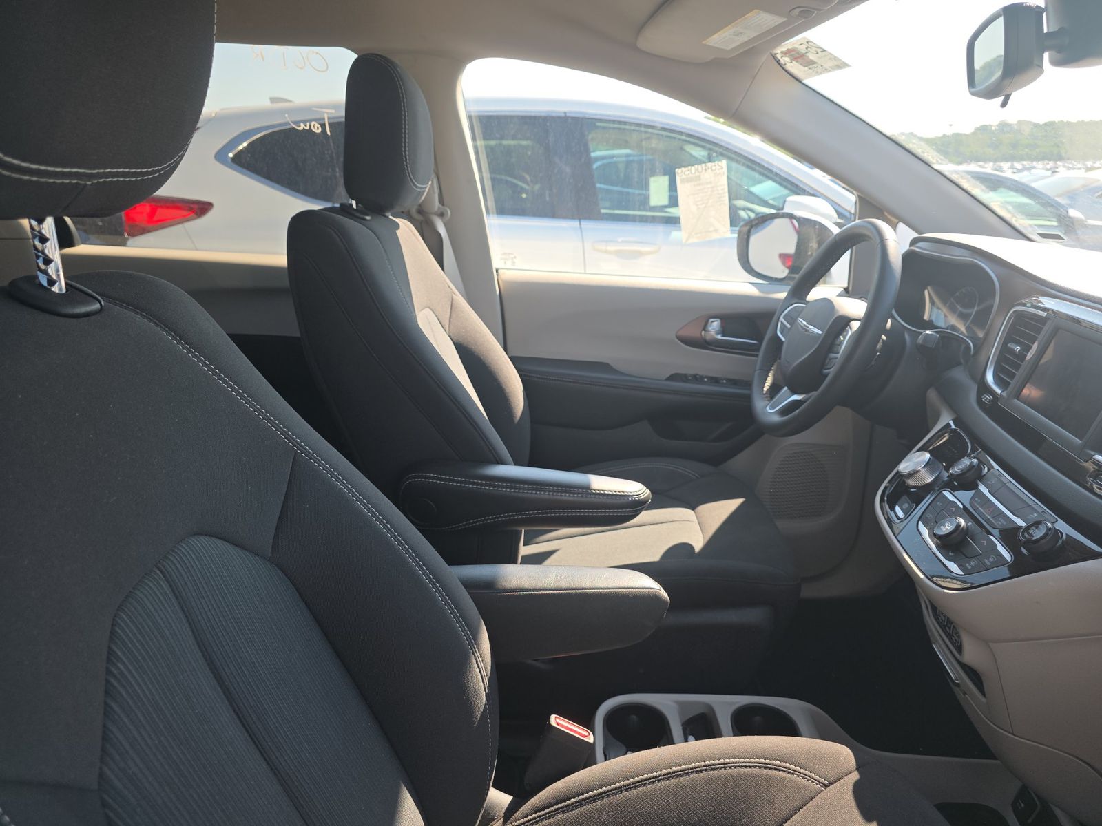 CHRYSLER VOYAGER - 9