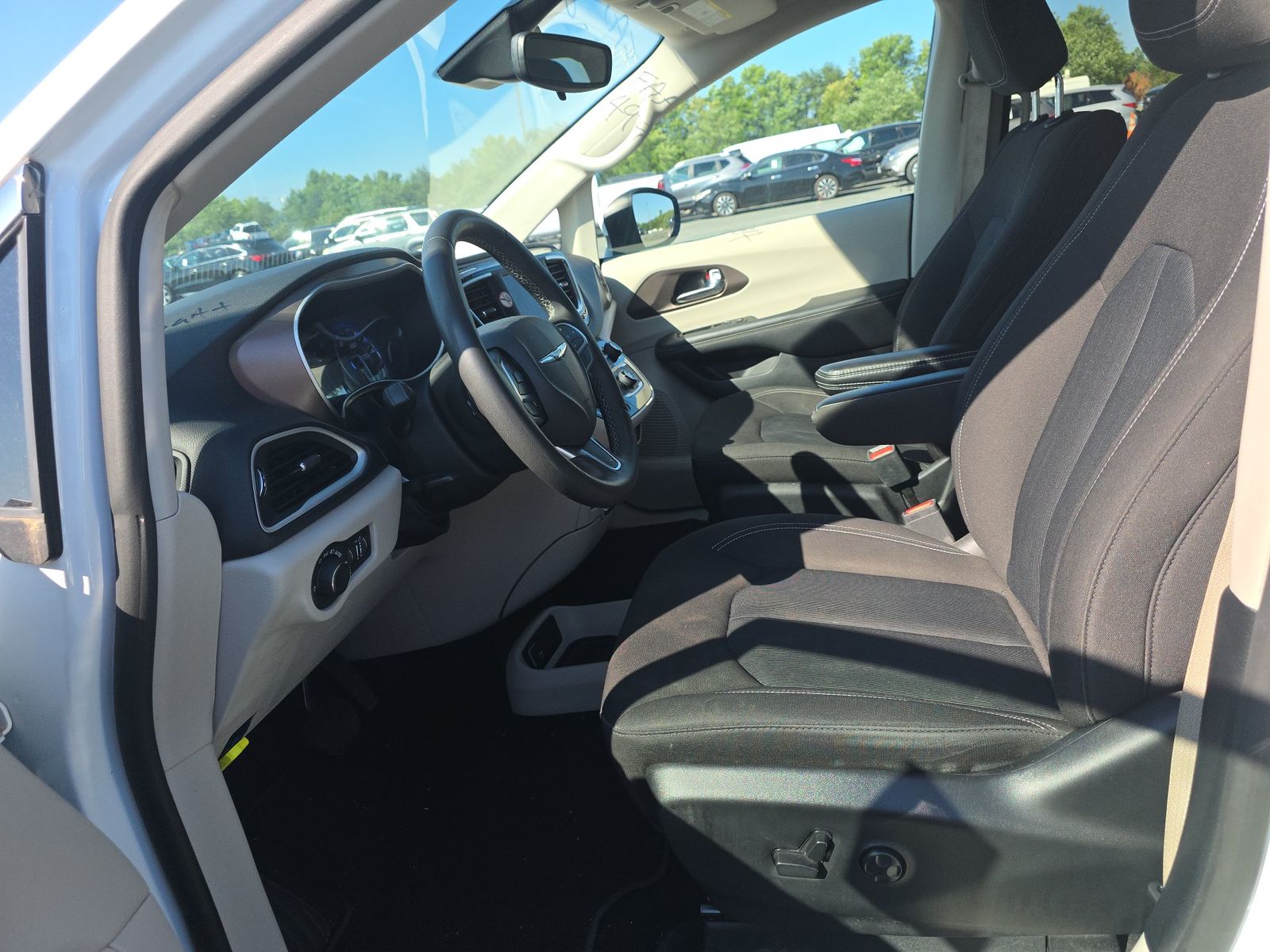 CHRYSLER VOYAGER - 8