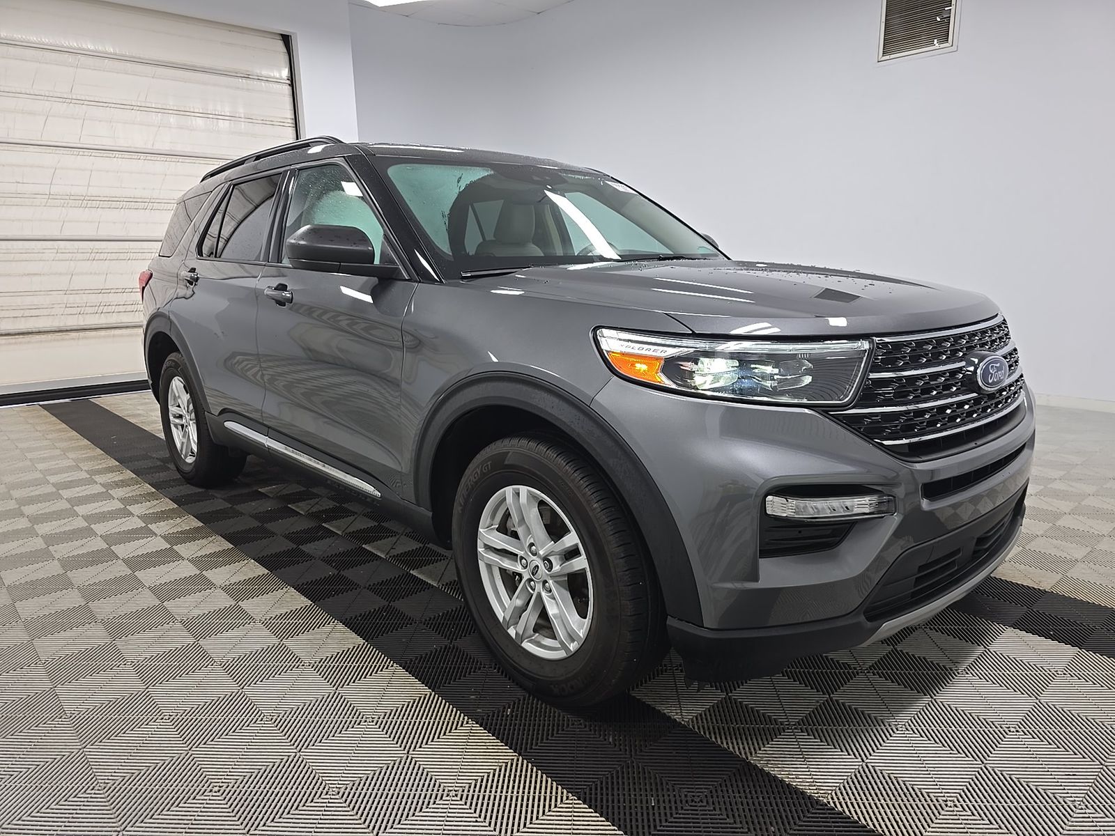 FORD EXPLORER - 4