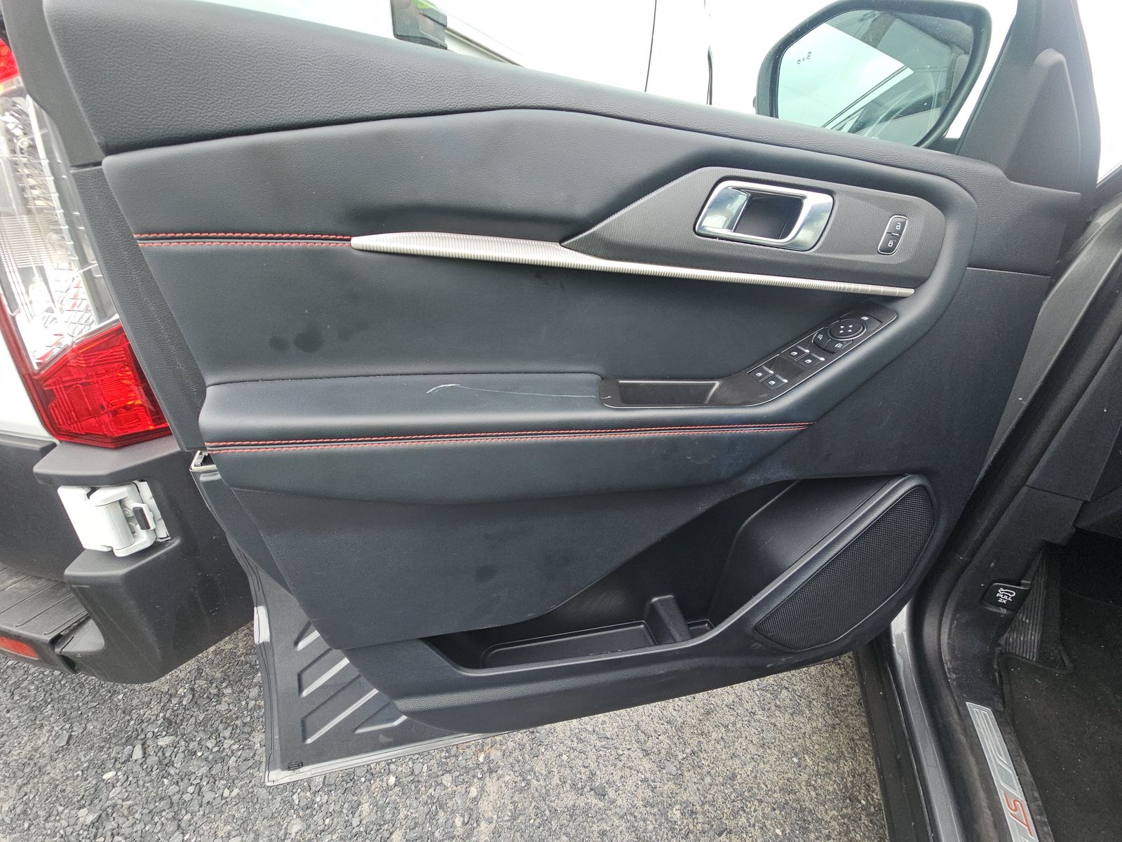 FORD EXPLORER - 10