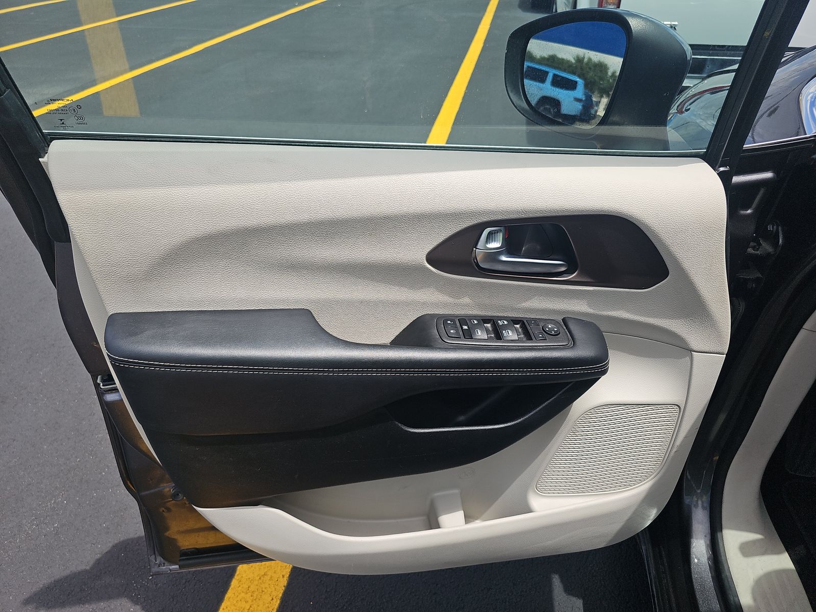 CHRYSLER VOYAGER - 10