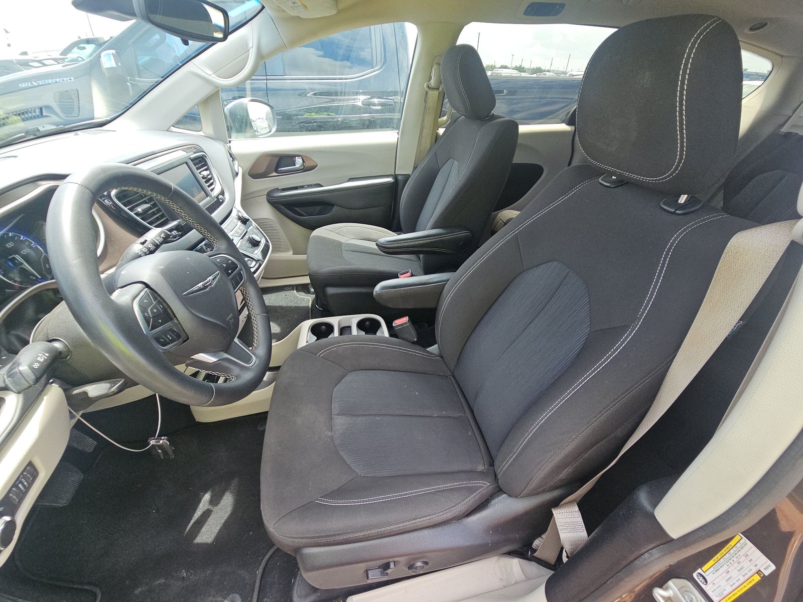 CHRYSLER VOYAGER - 8