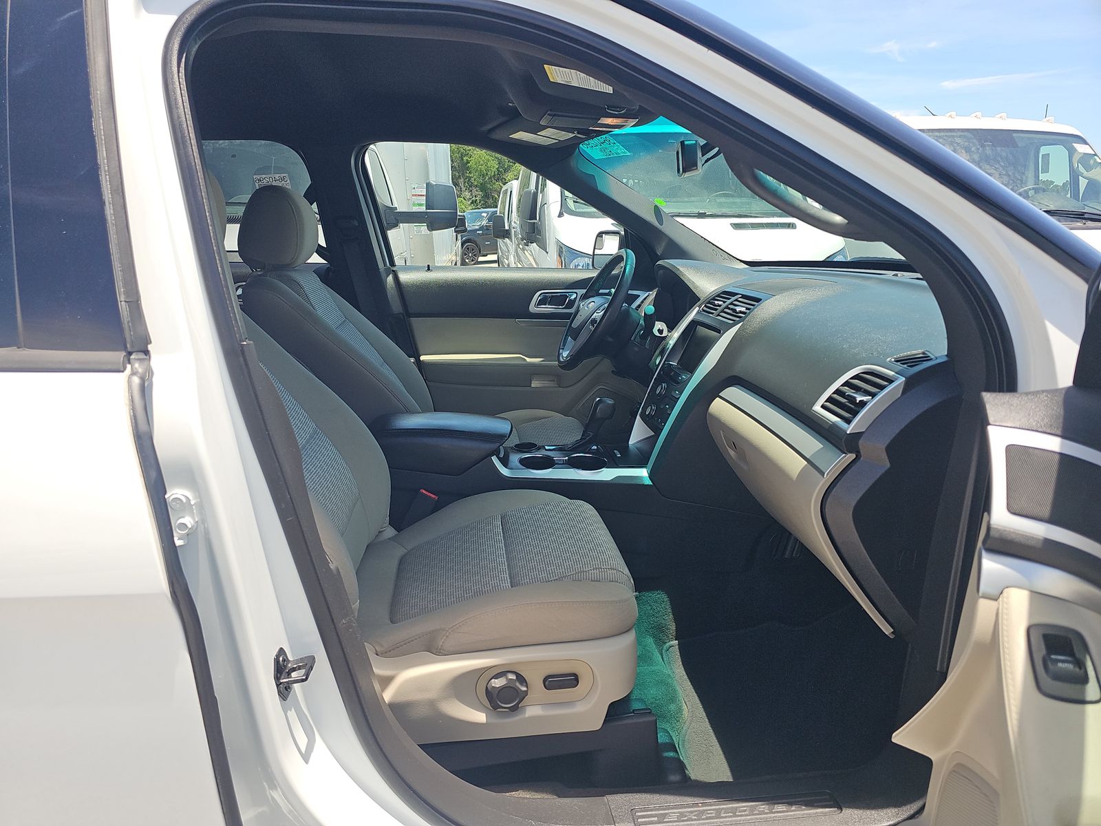 FORD EXPLORER - 9