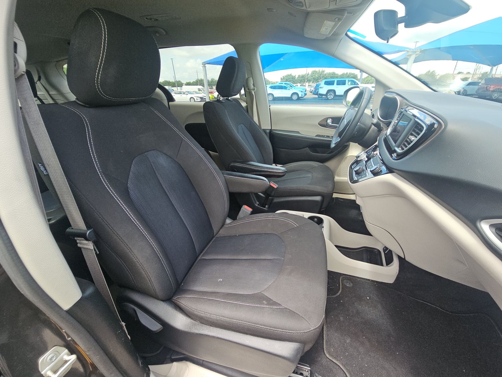 CHRYSLER VOYAGER - 9