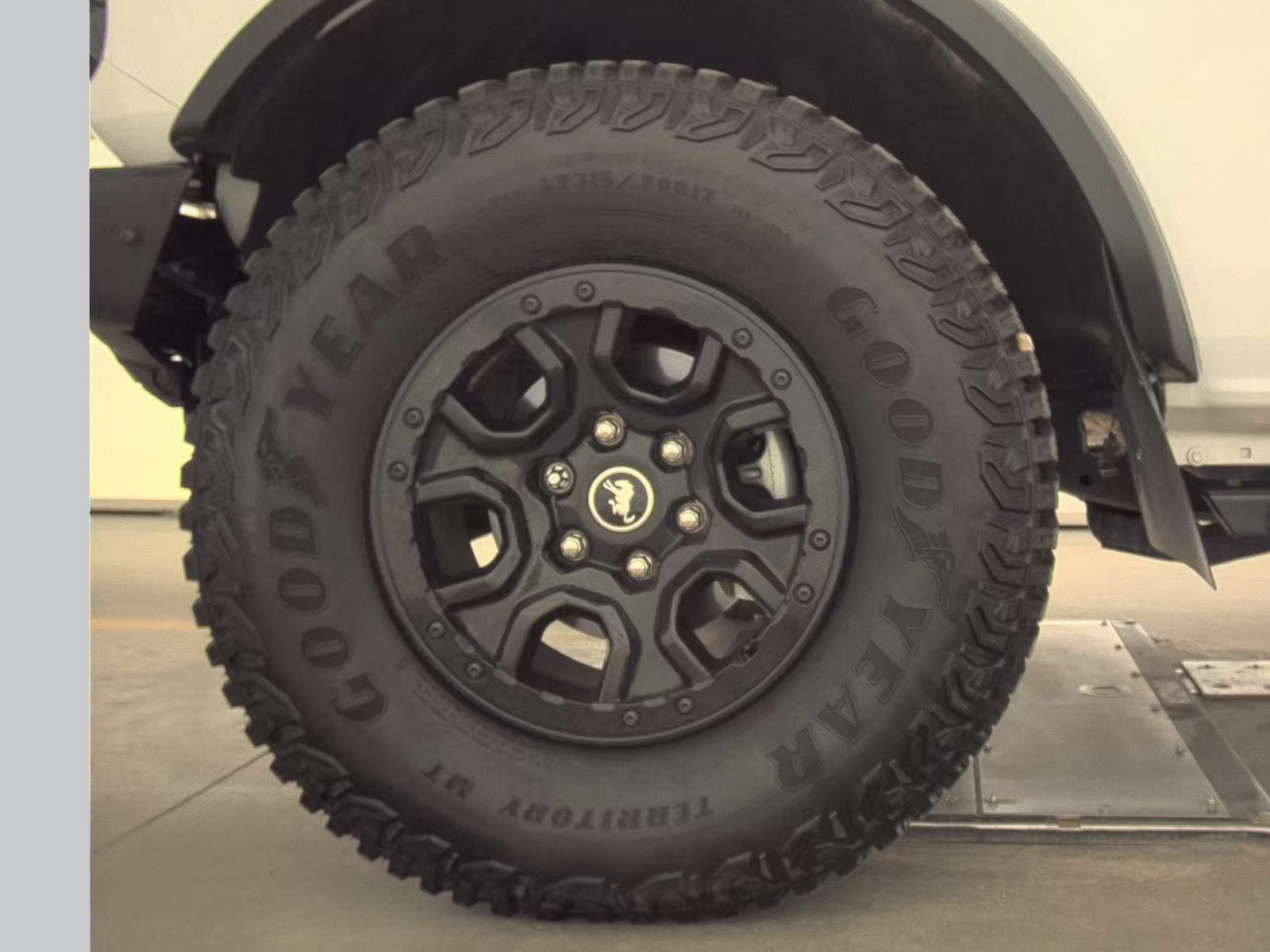 FORD BRONCO - 10