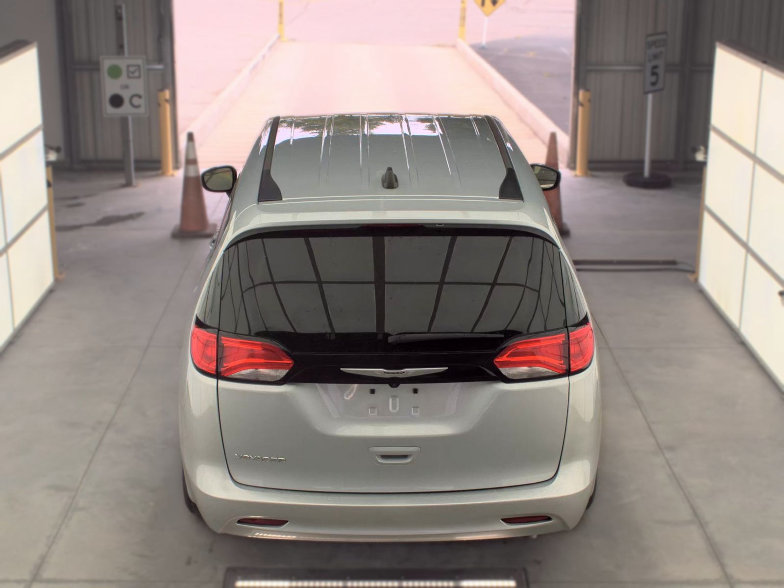 CHRYSLER VOYAGER - 7