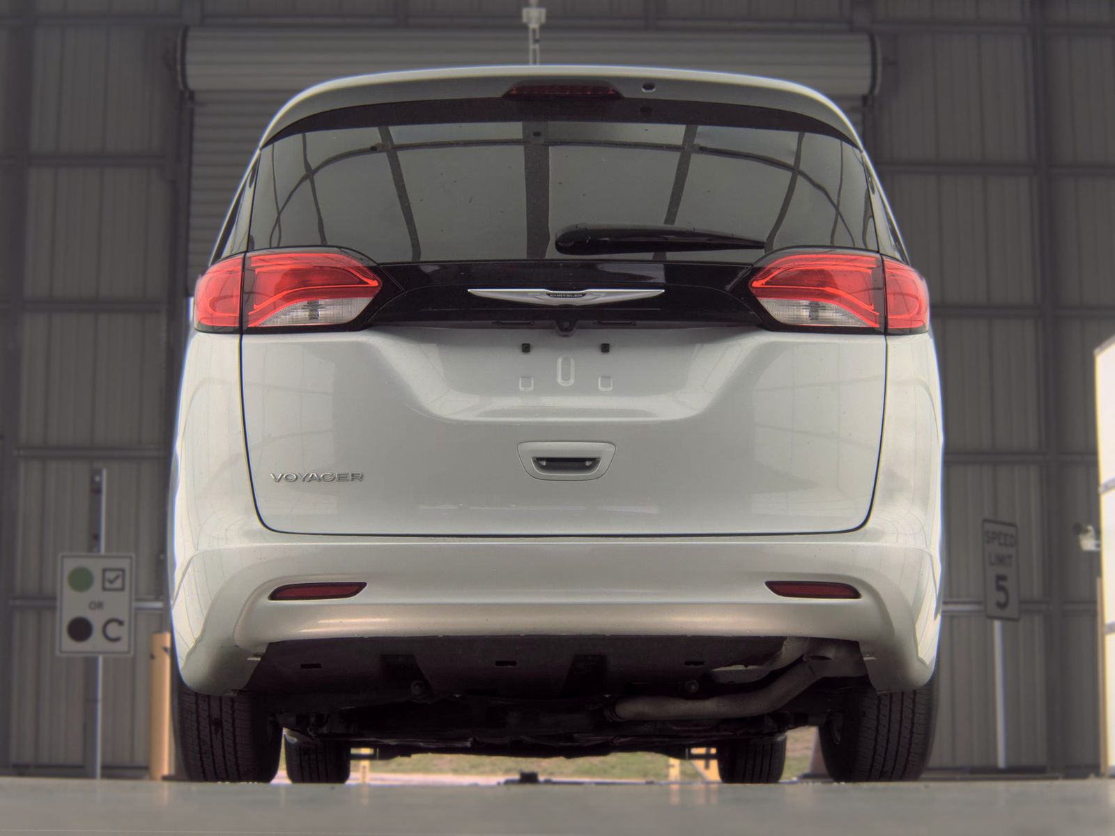 CHRYSLER VOYAGER - 8