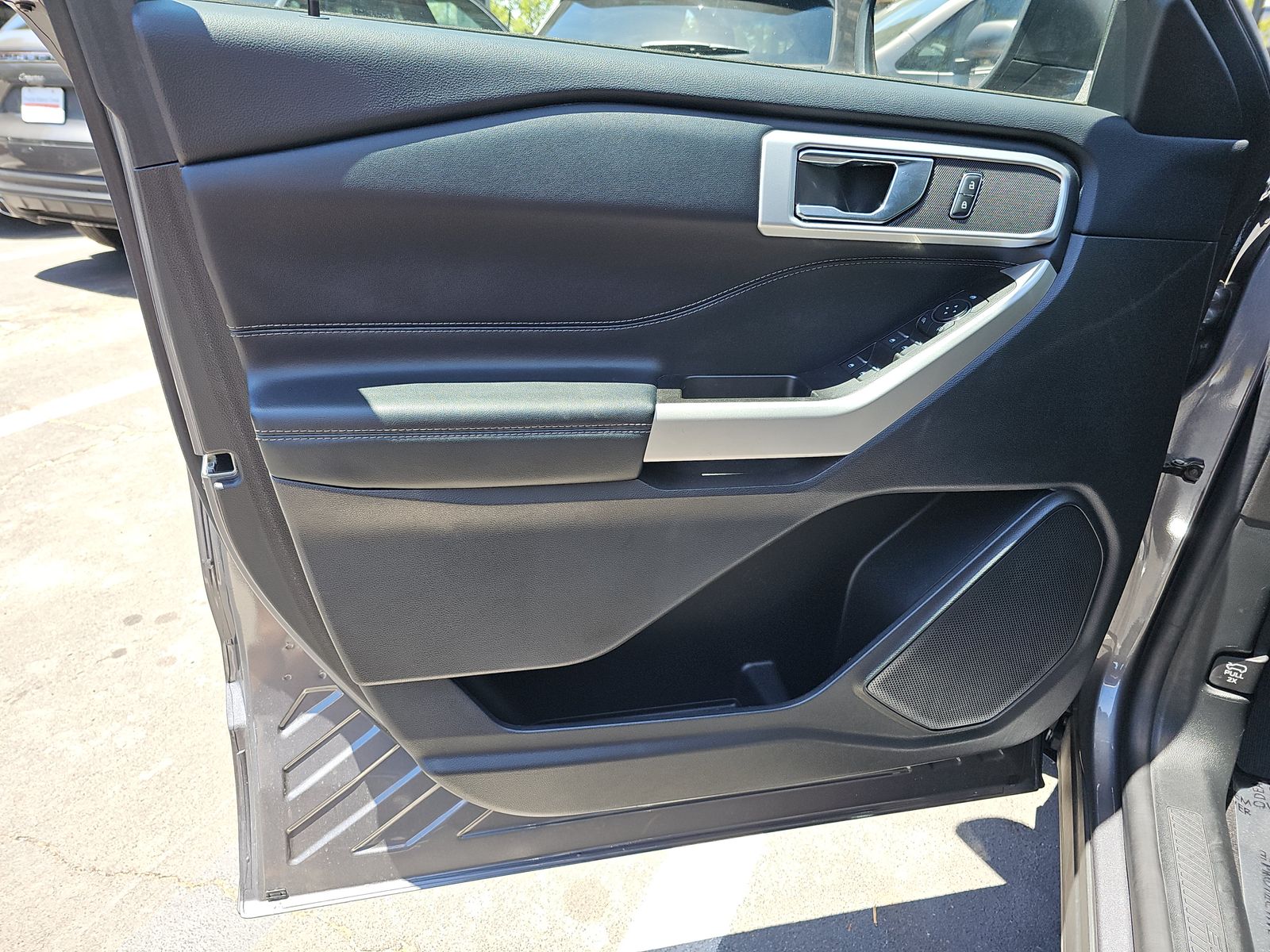 FORD EXPLORER - 10