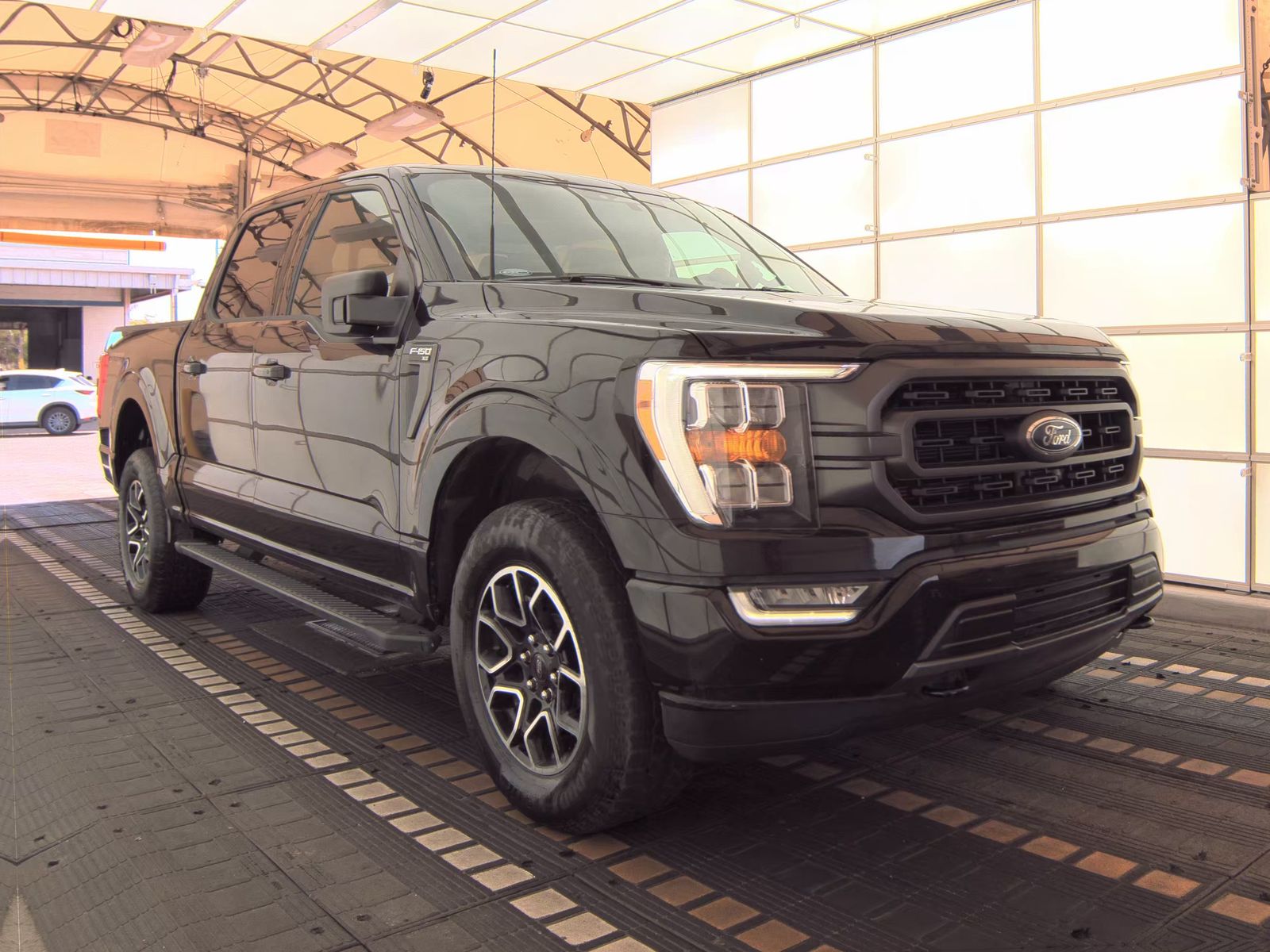 2023 Ford F-150 XLT AWD