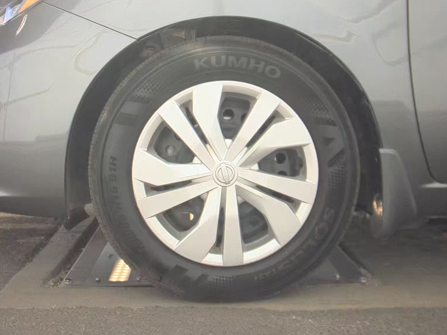 NISSAN VERSA - 10