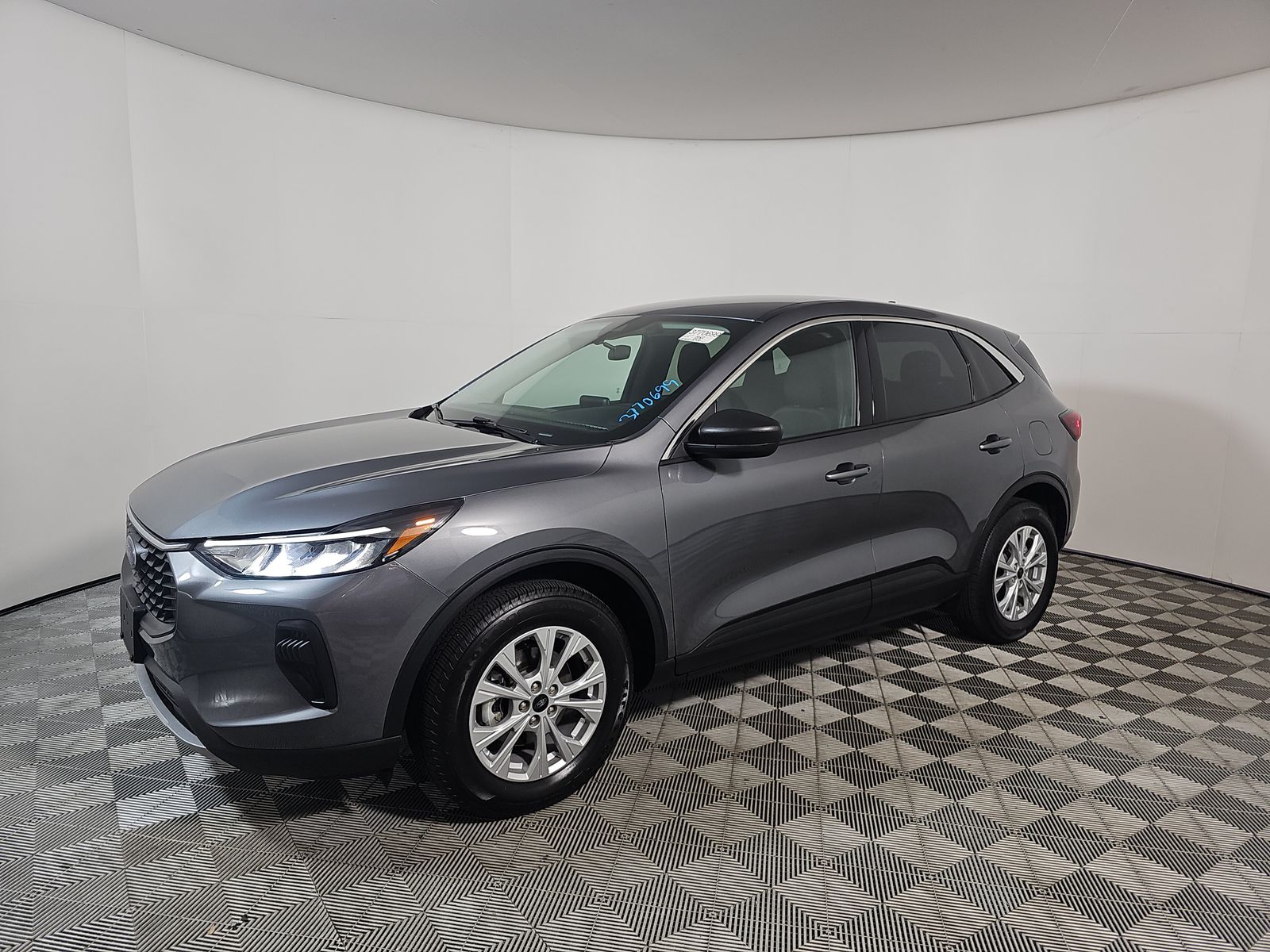 FORD ESCAPE - 1