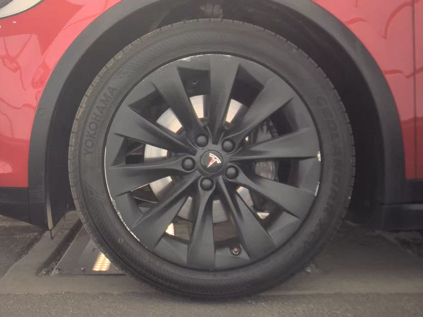 TESLA MODEL X - 10