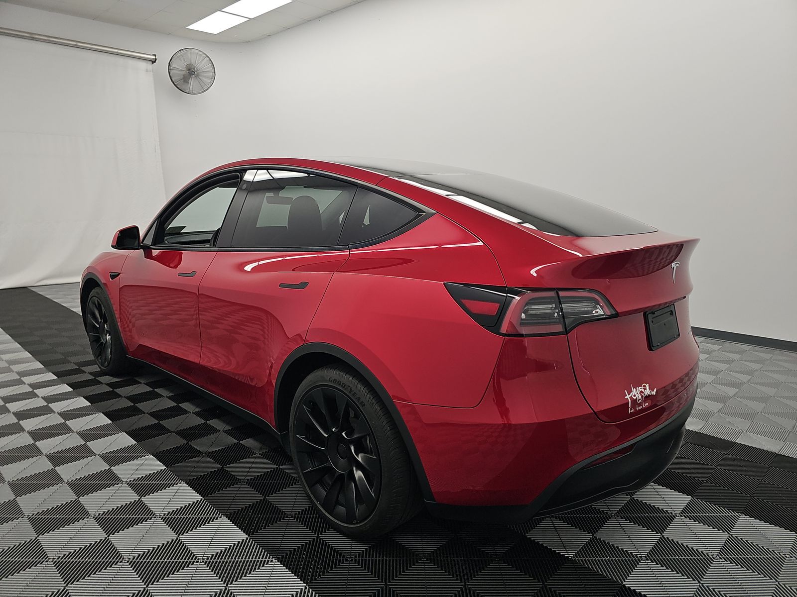 TESLA MODEL Y - 7