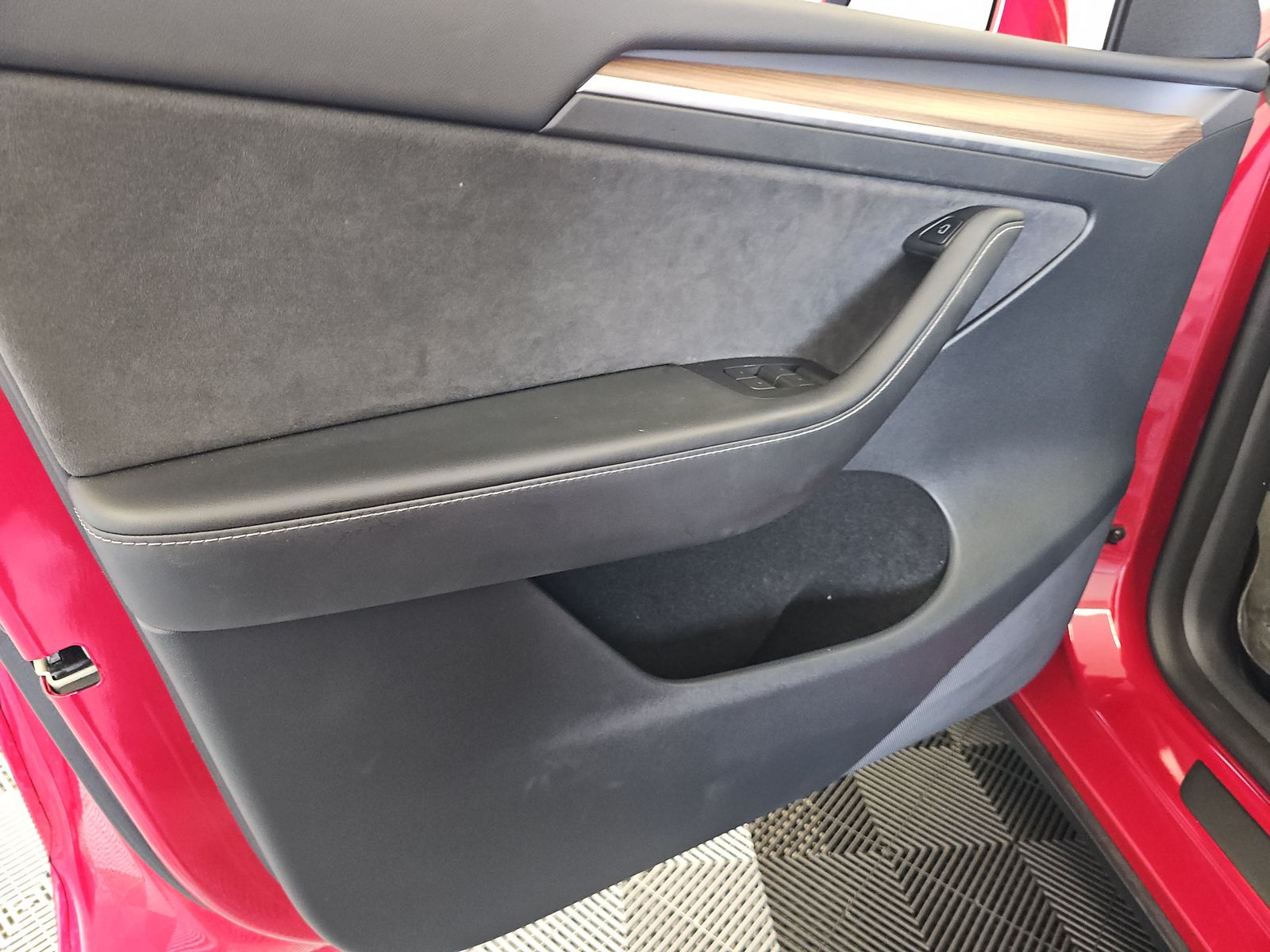 TESLA MODEL Y - 10