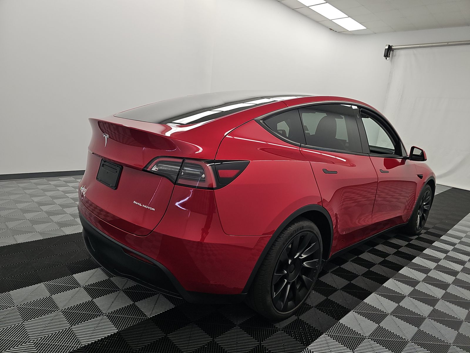 TESLA MODEL Y - 5