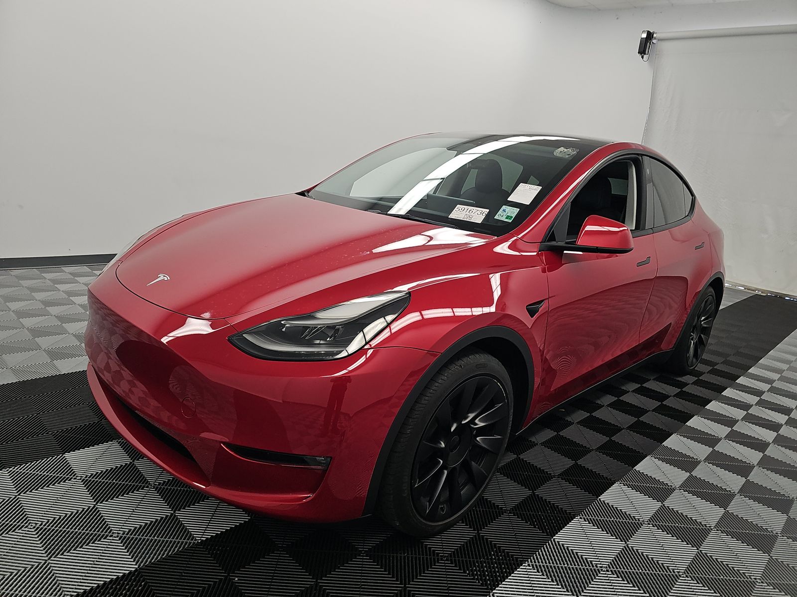 TESLA MODEL Y - 1