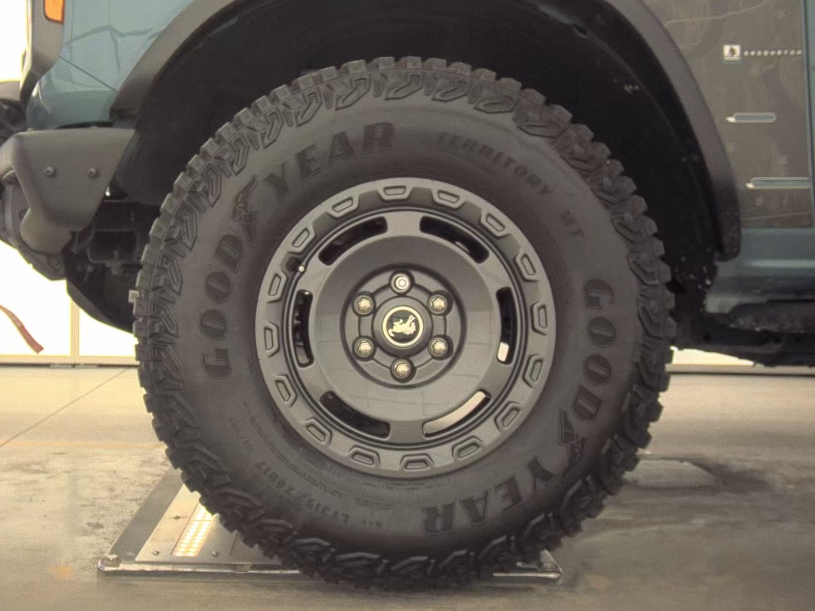FORD BRONCO - 10