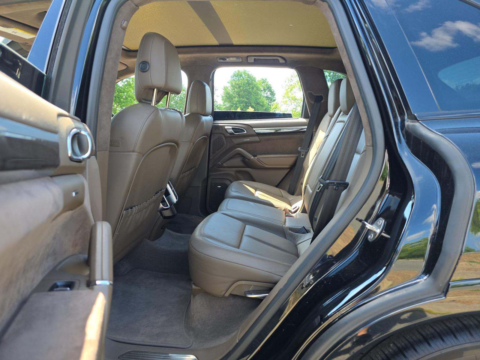 PORSCHE CAYENNE - 8