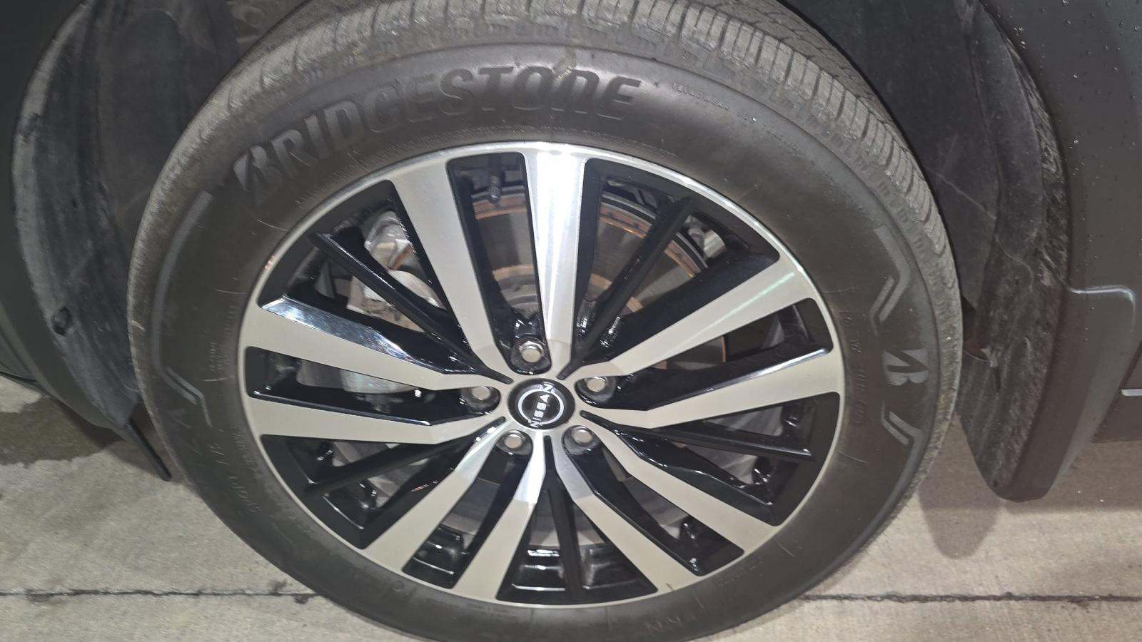 2025 Nissan Pathfinder Platinum FWD