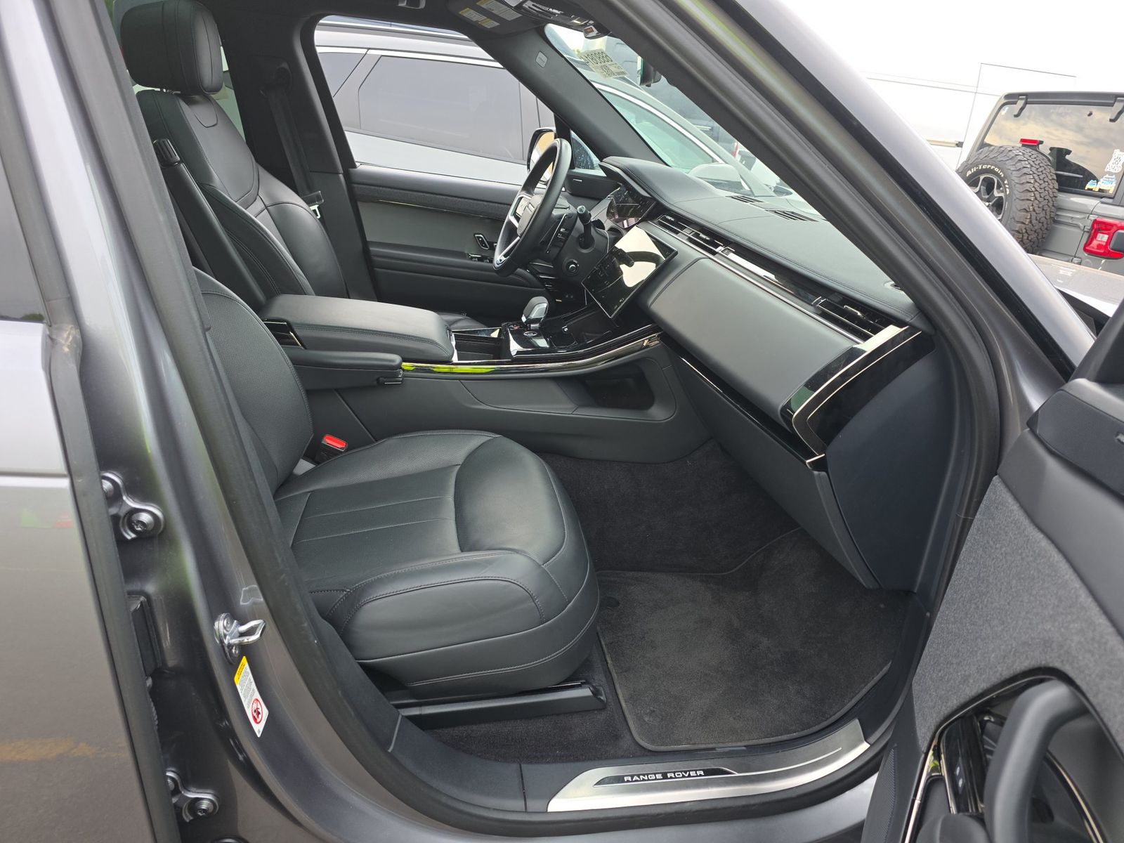 2025 Land Rover Range Rover Sport SE AWD