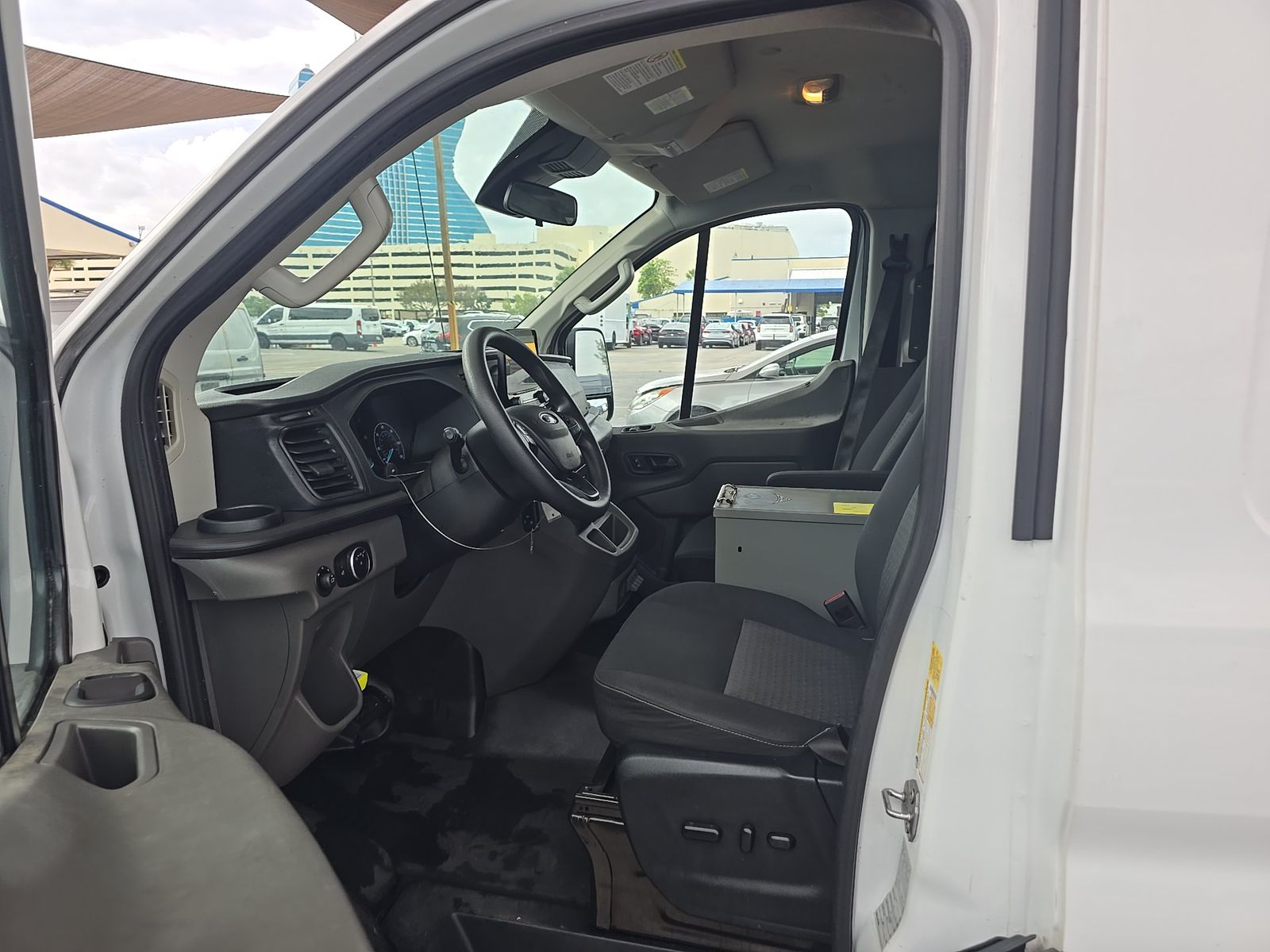 FORD TRANSIT 150 - 8