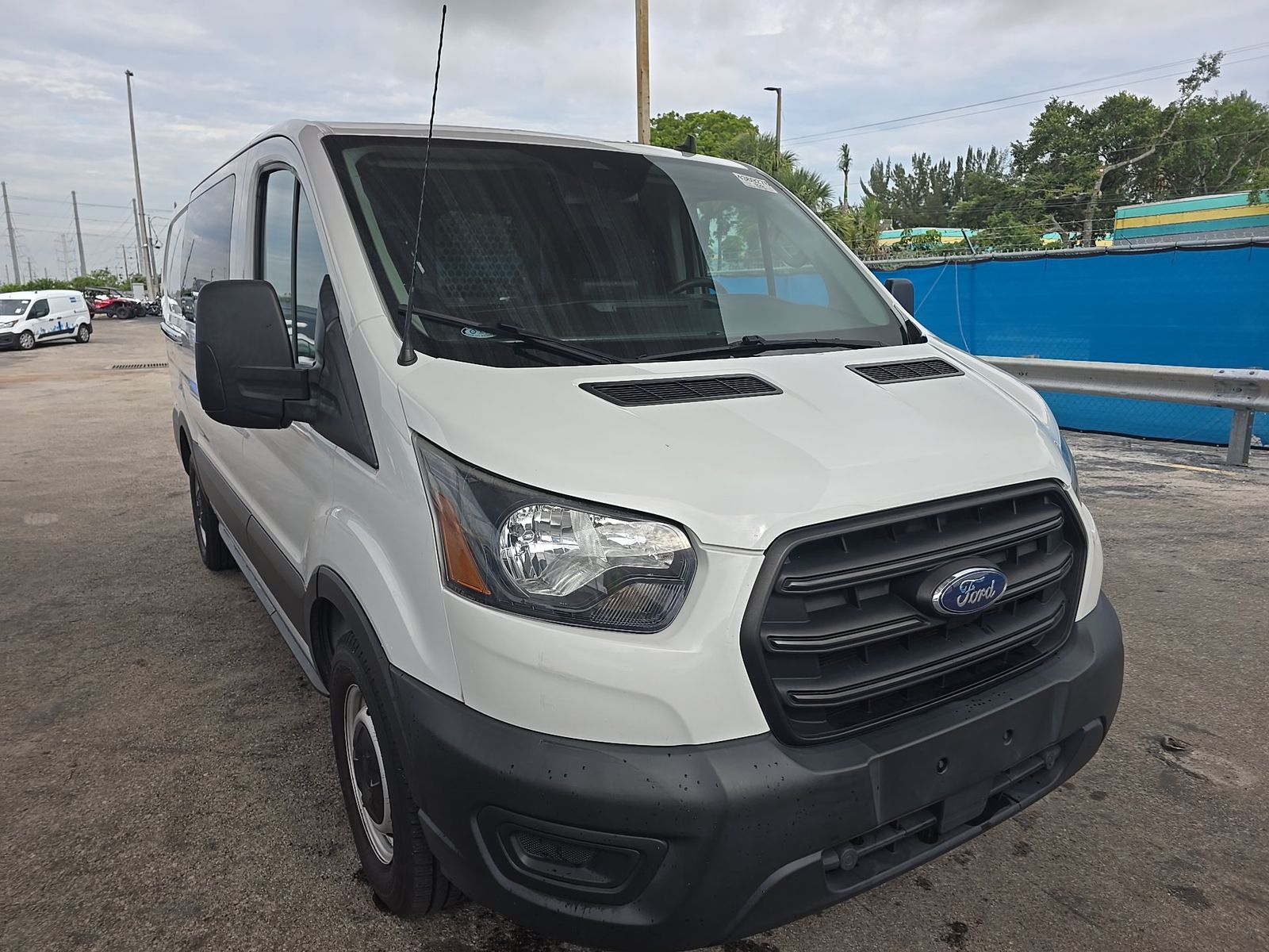 FORD TRANSIT 150 - 4