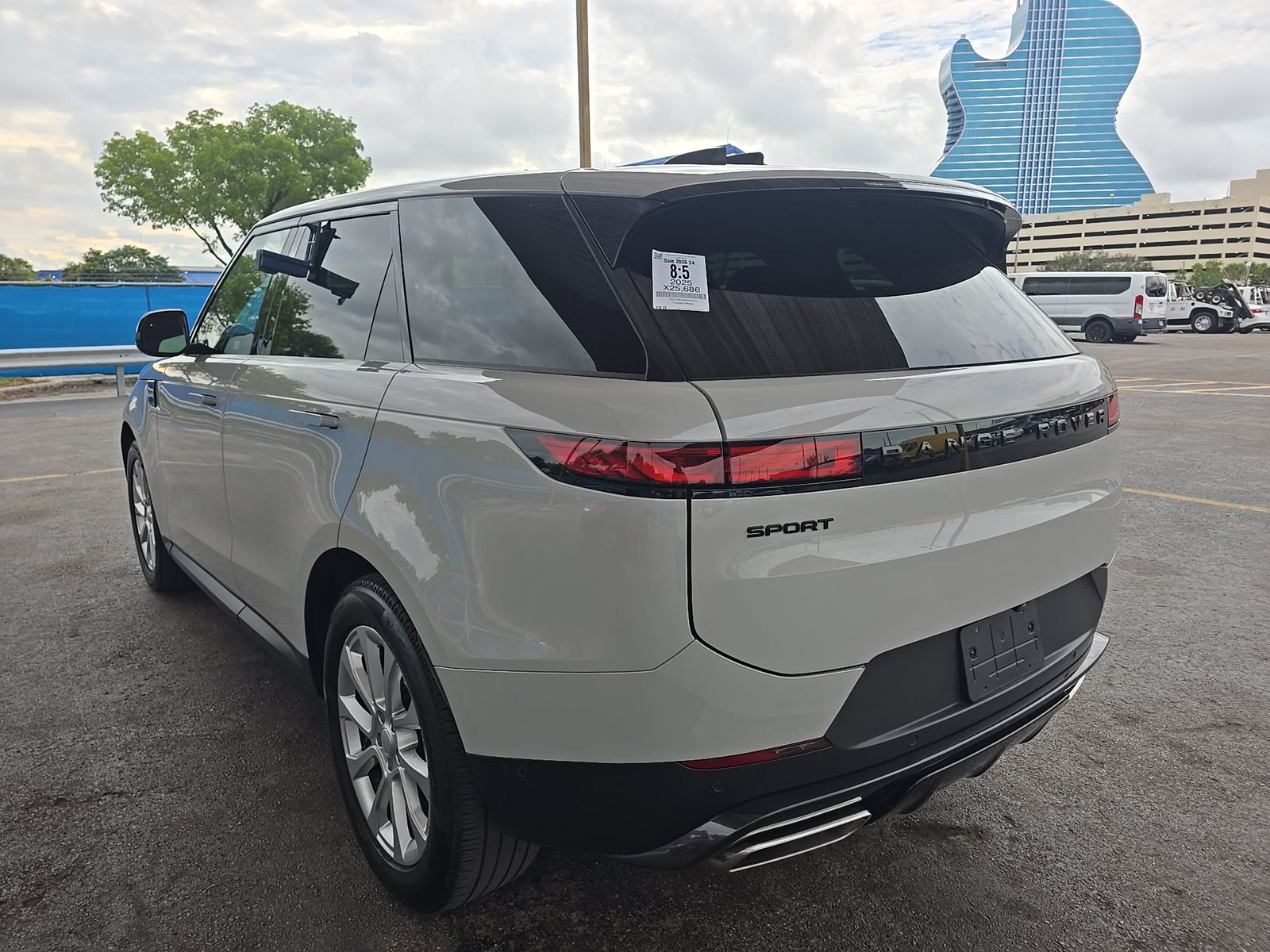 2025 Land Rover Range Rover Sport SE AWD