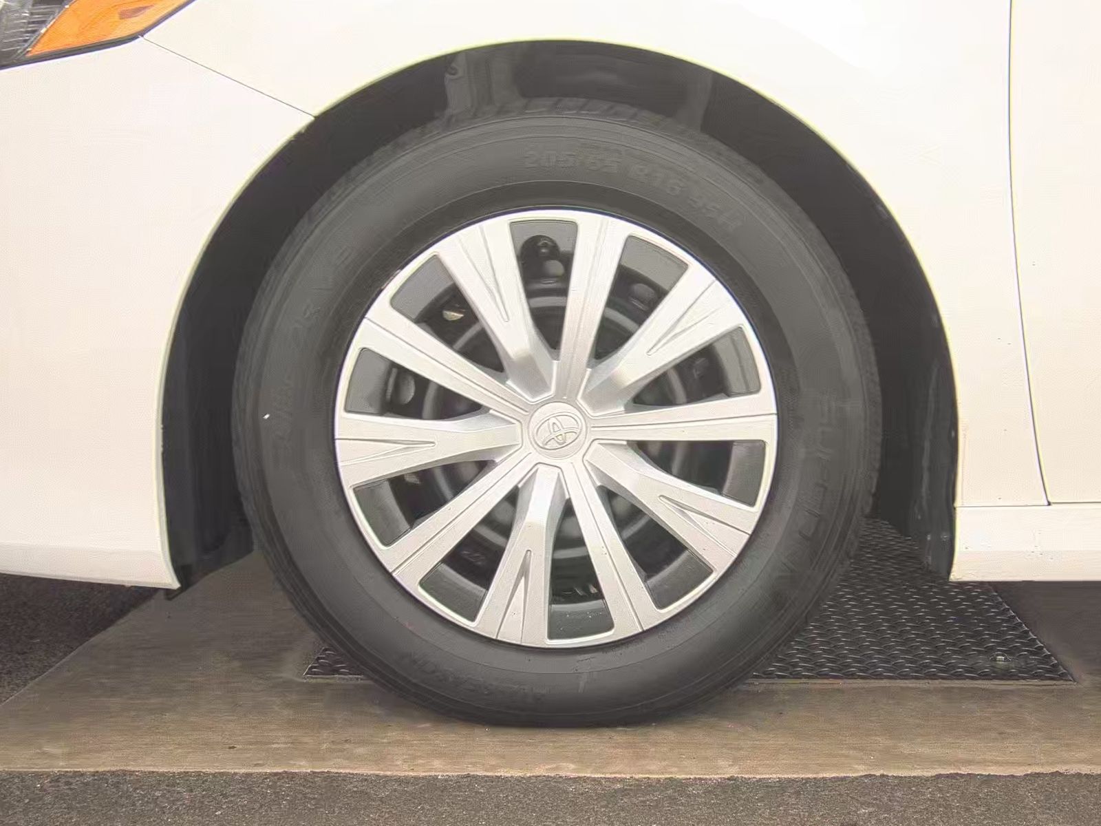 2023 Toyota Camry Hybrid LE FWD