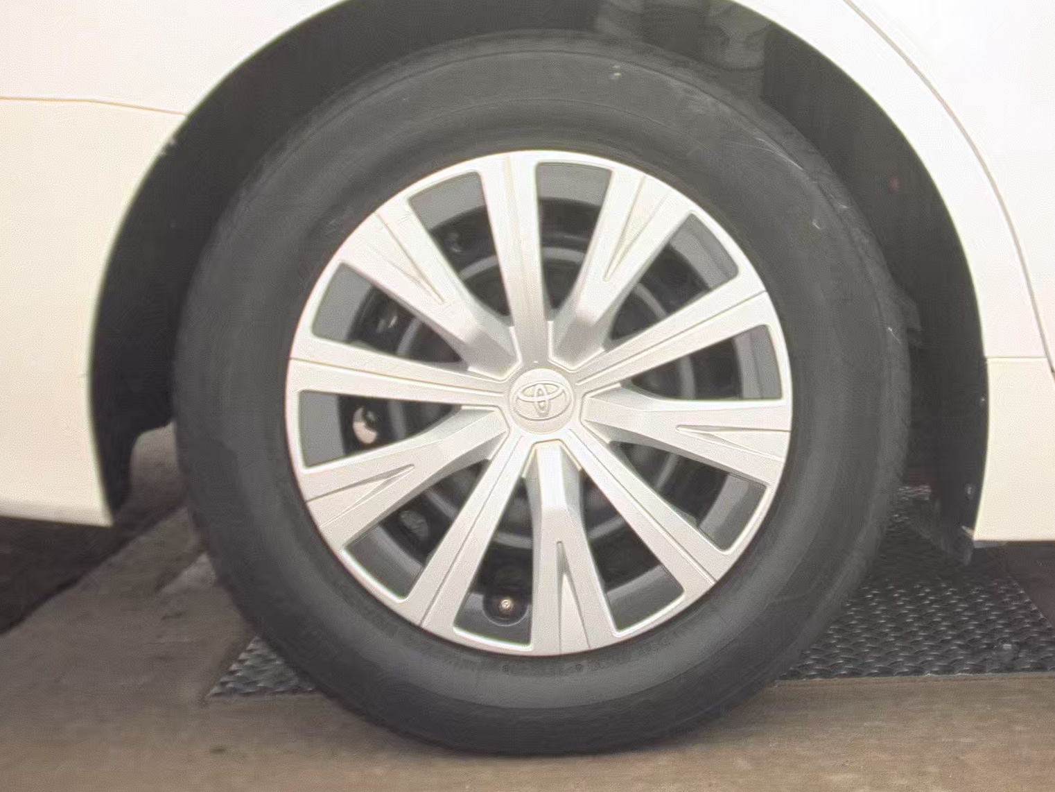 2023 Toyota Camry Hybrid LE FWD