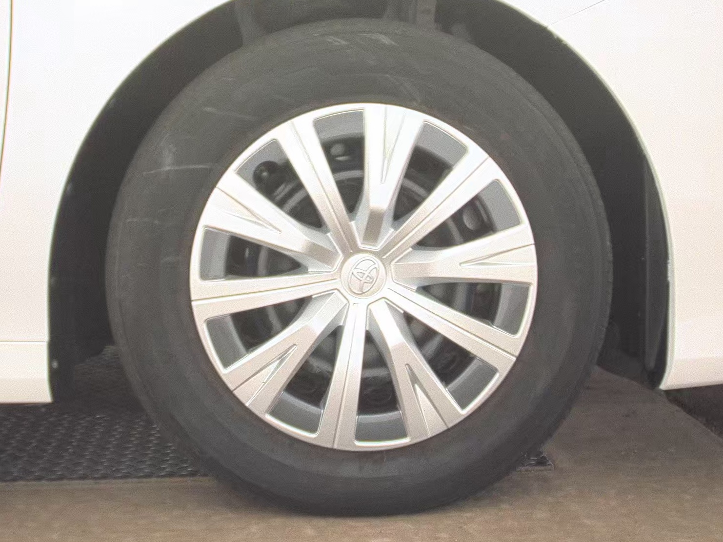 2023 Toyota Camry Hybrid LE FWD