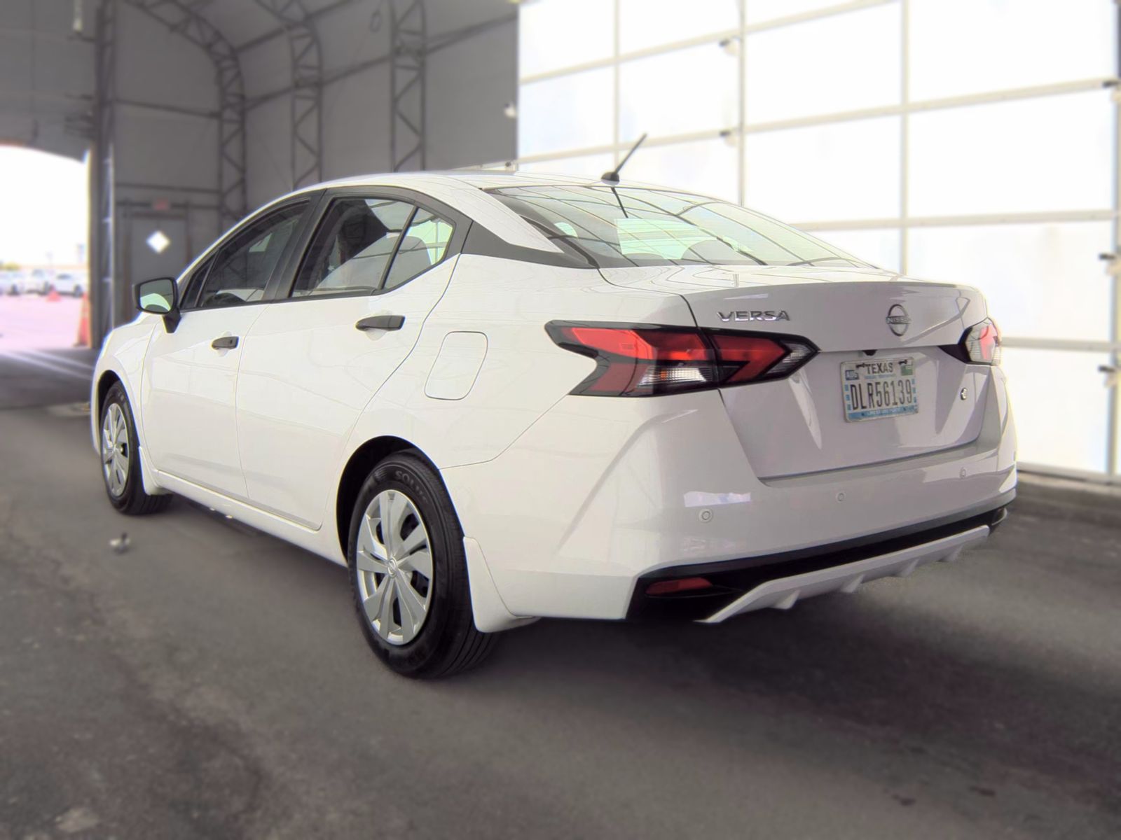 NISSAN VERSA - 9
