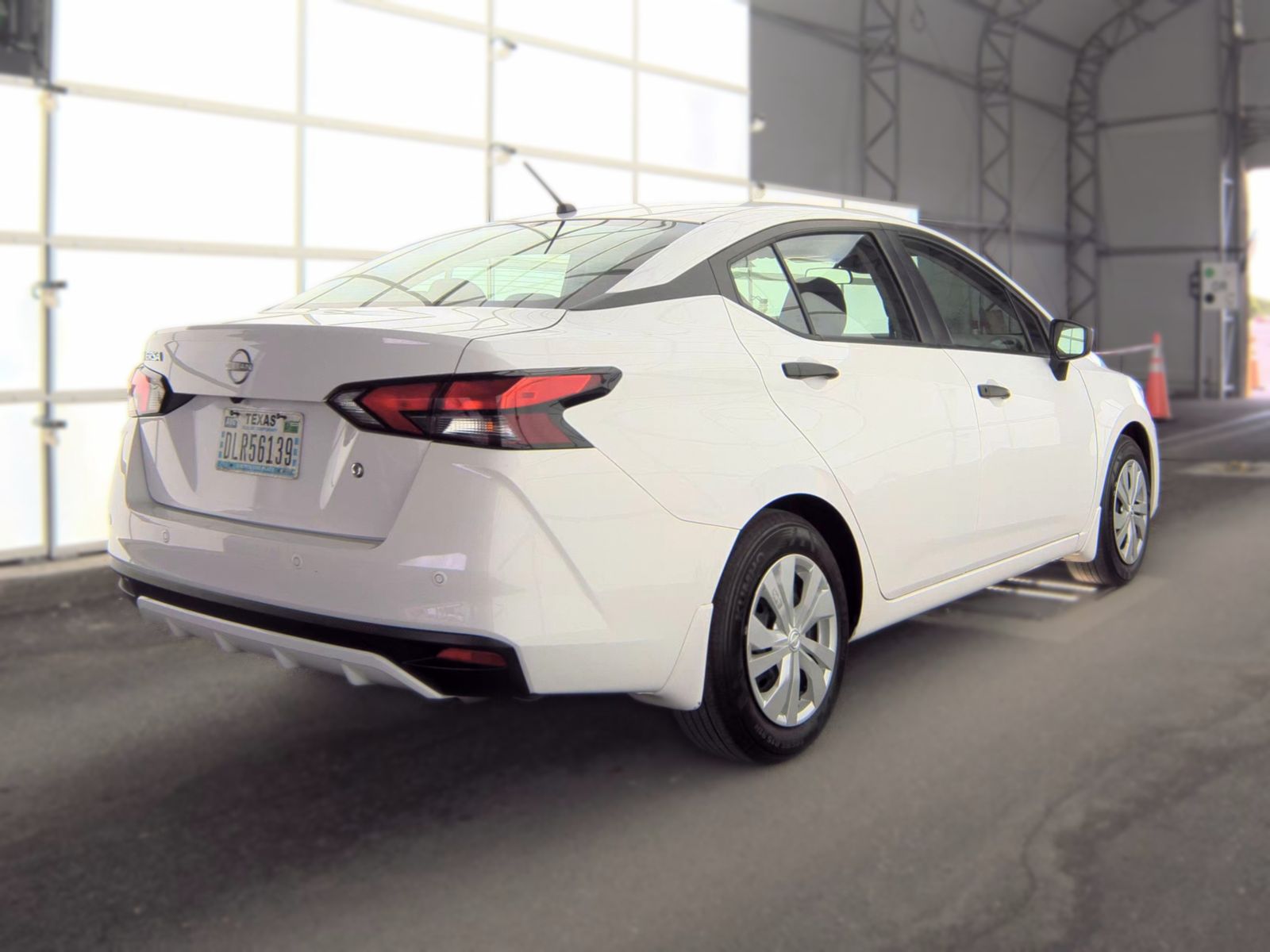 NISSAN VERSA - 6