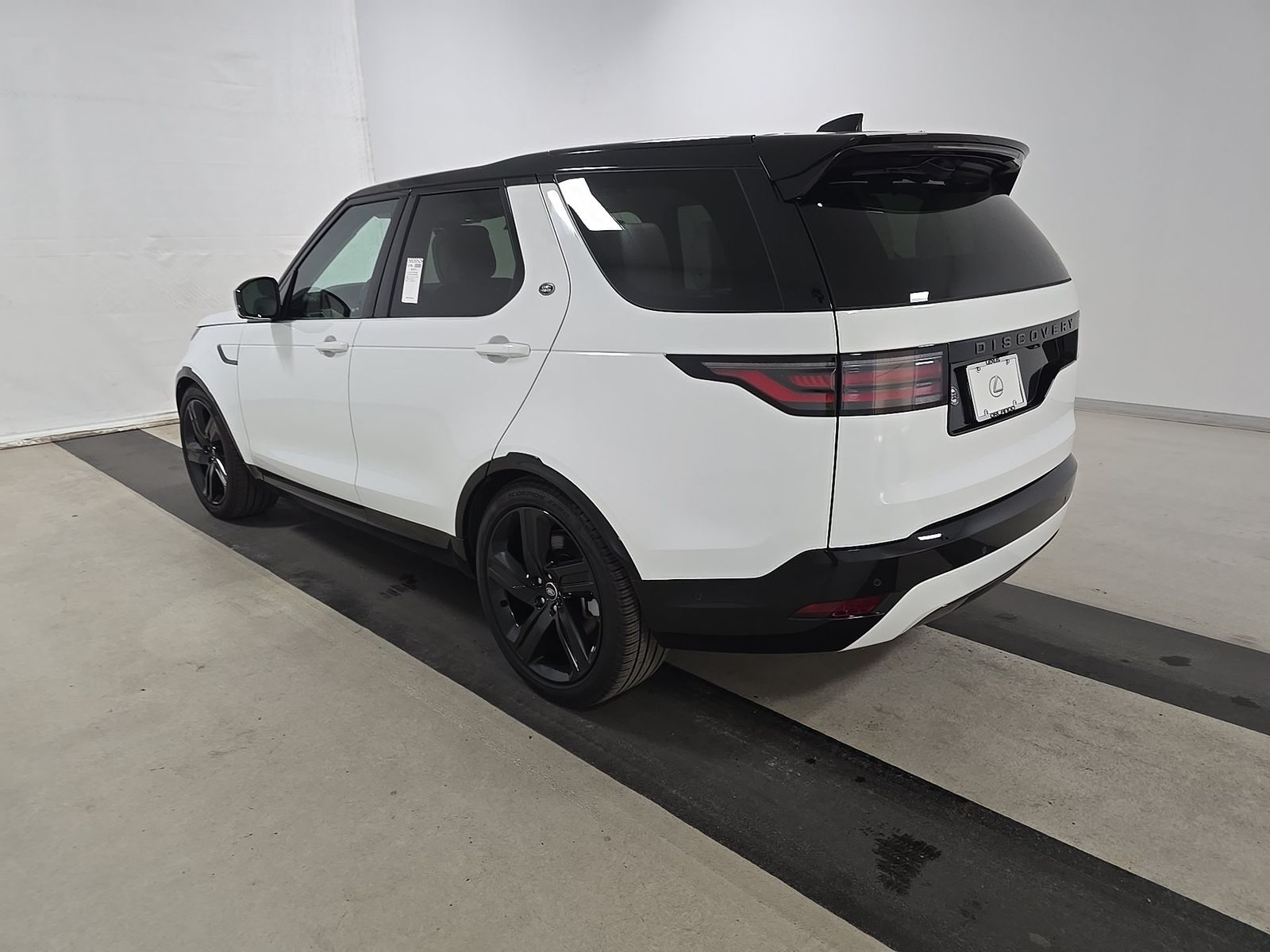 2025 Land Rover Discovery Dynamic SE FWD