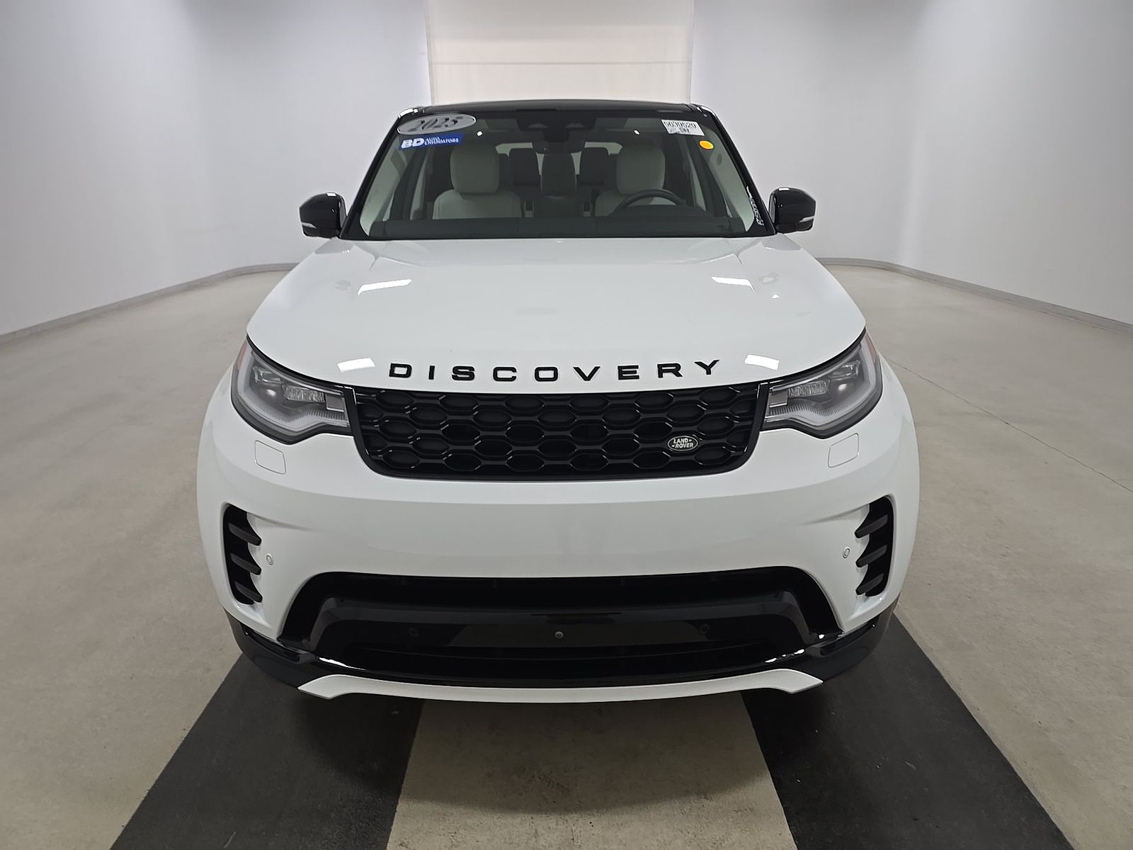2025 Land Rover Discovery Dynamic SE FWD